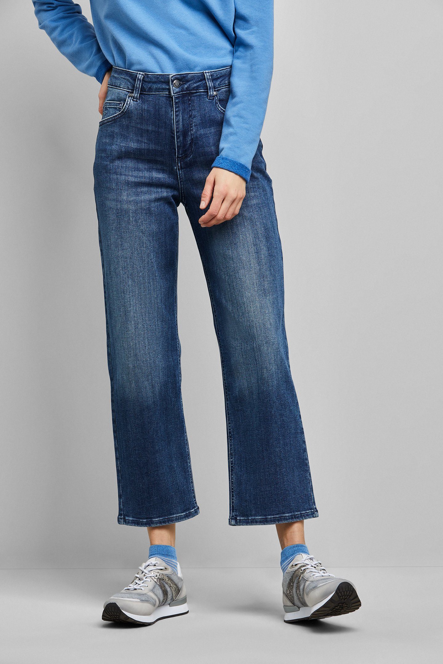 Fit in bugatti aus Relax elastischer 5-Pocket-Jeans Baumwollware