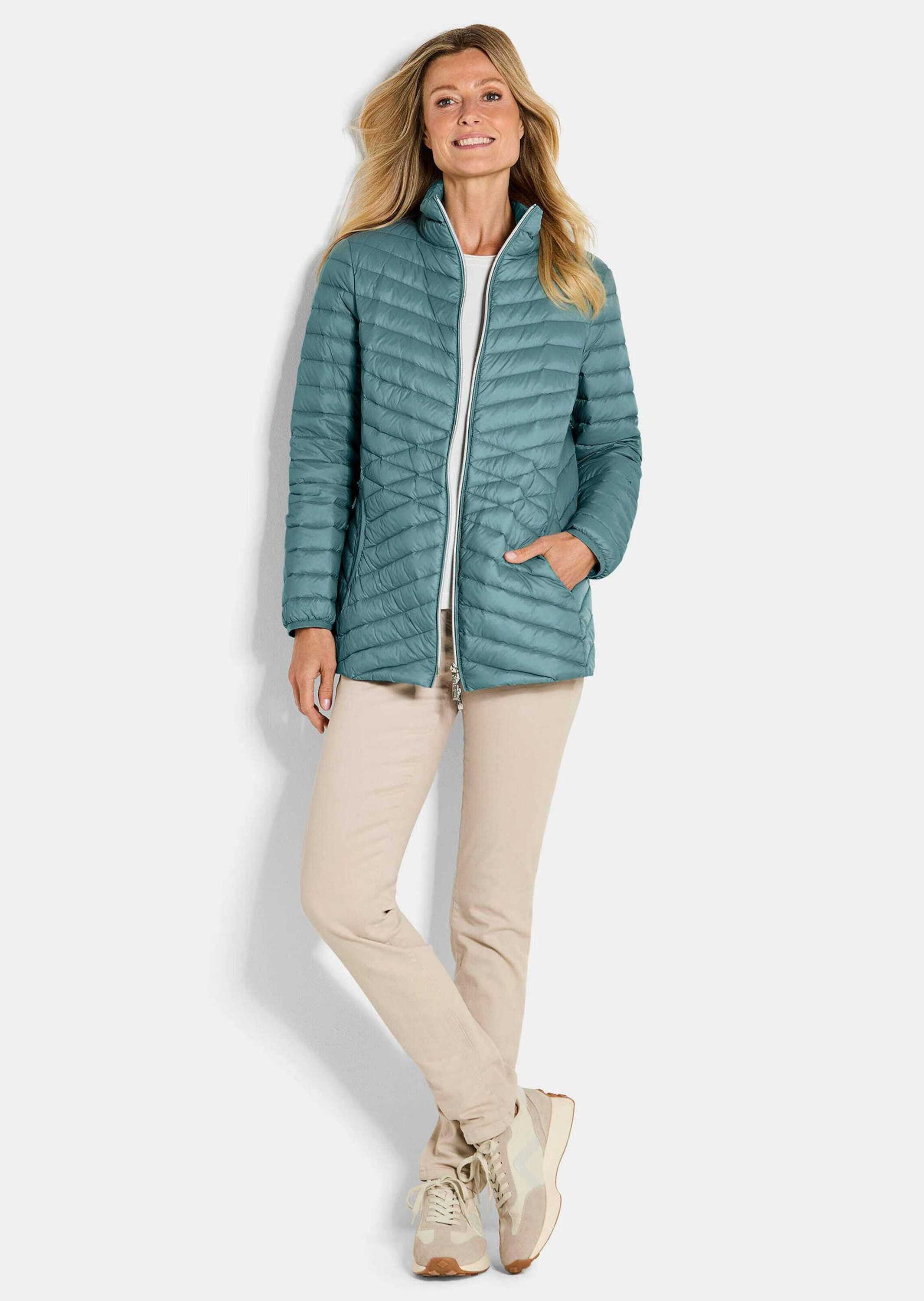 GOLDNER Steppjacke Kurzgröße: Herbstjacke mit Daunen, Stehkragen Verlängerte Jacke in femininer Steppung mit Reißverschluss