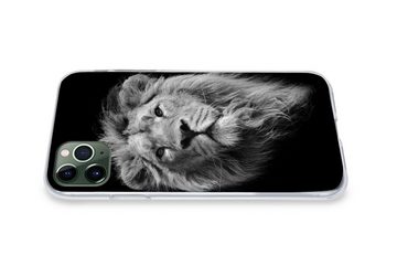 MuchoWow Handyhülle Löwe - Porträt - Schwarz - Weiß, Handyhülle Apple iPhone 11 Pro Max, Smartphone-Bumper, Print, Handy