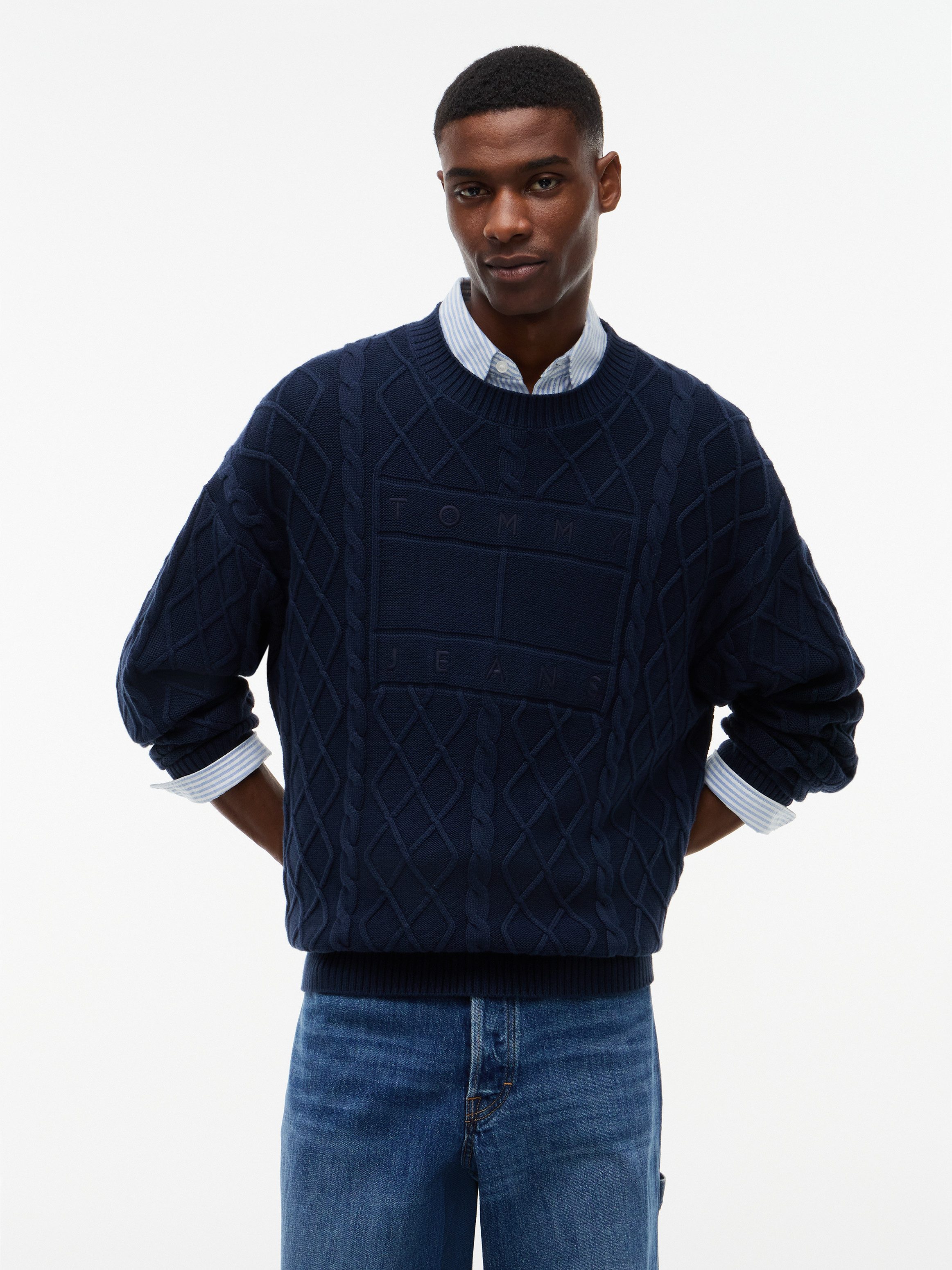 Tommy Jeans Rundhalspullover TJM RELAXED FLAG CABLE SWEATER mit Rauten- und Zopfmuster