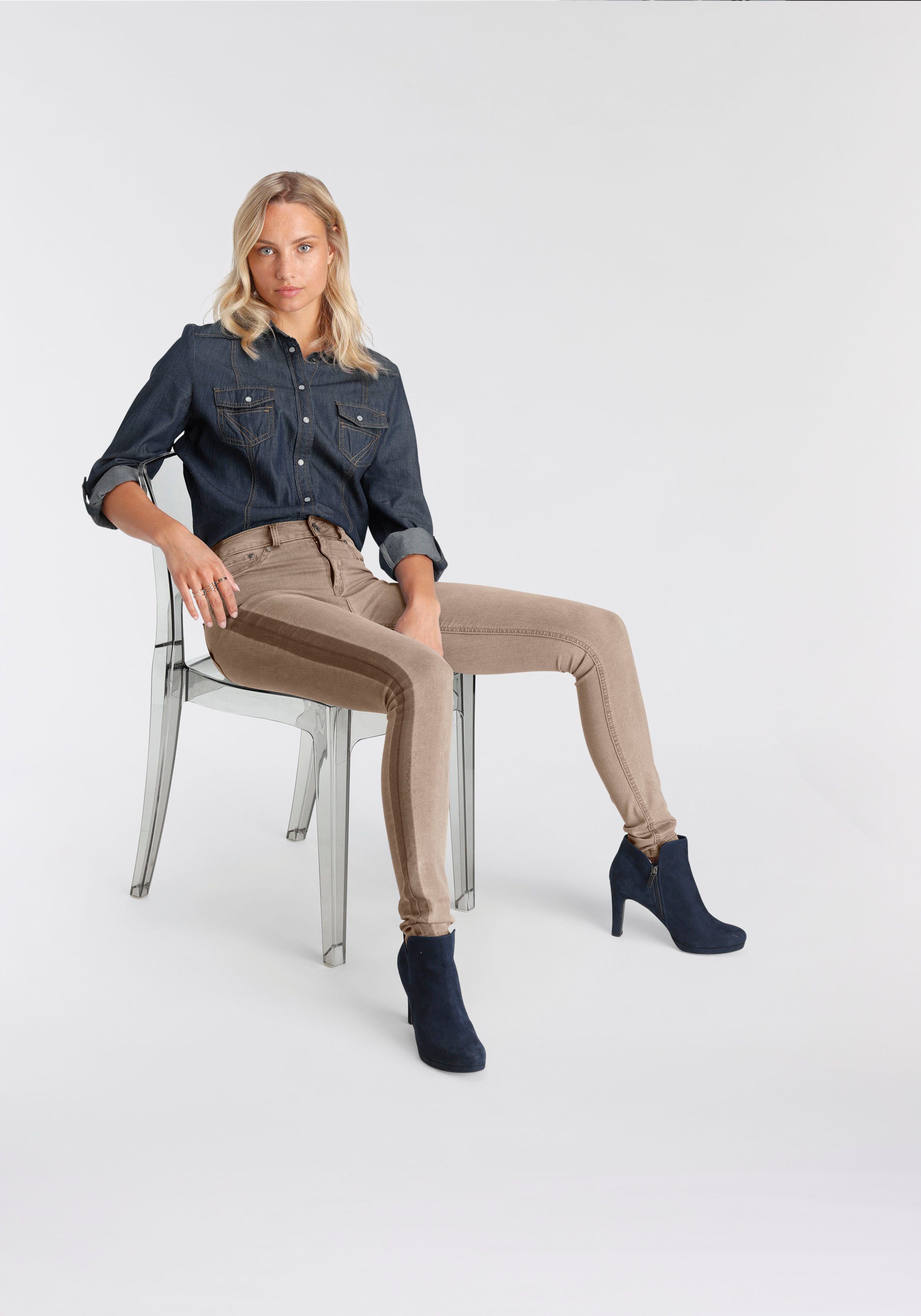 Skinny-fit-Jeans Streifen beige seitlichem Arizona Ultra Waist High mit Stretch