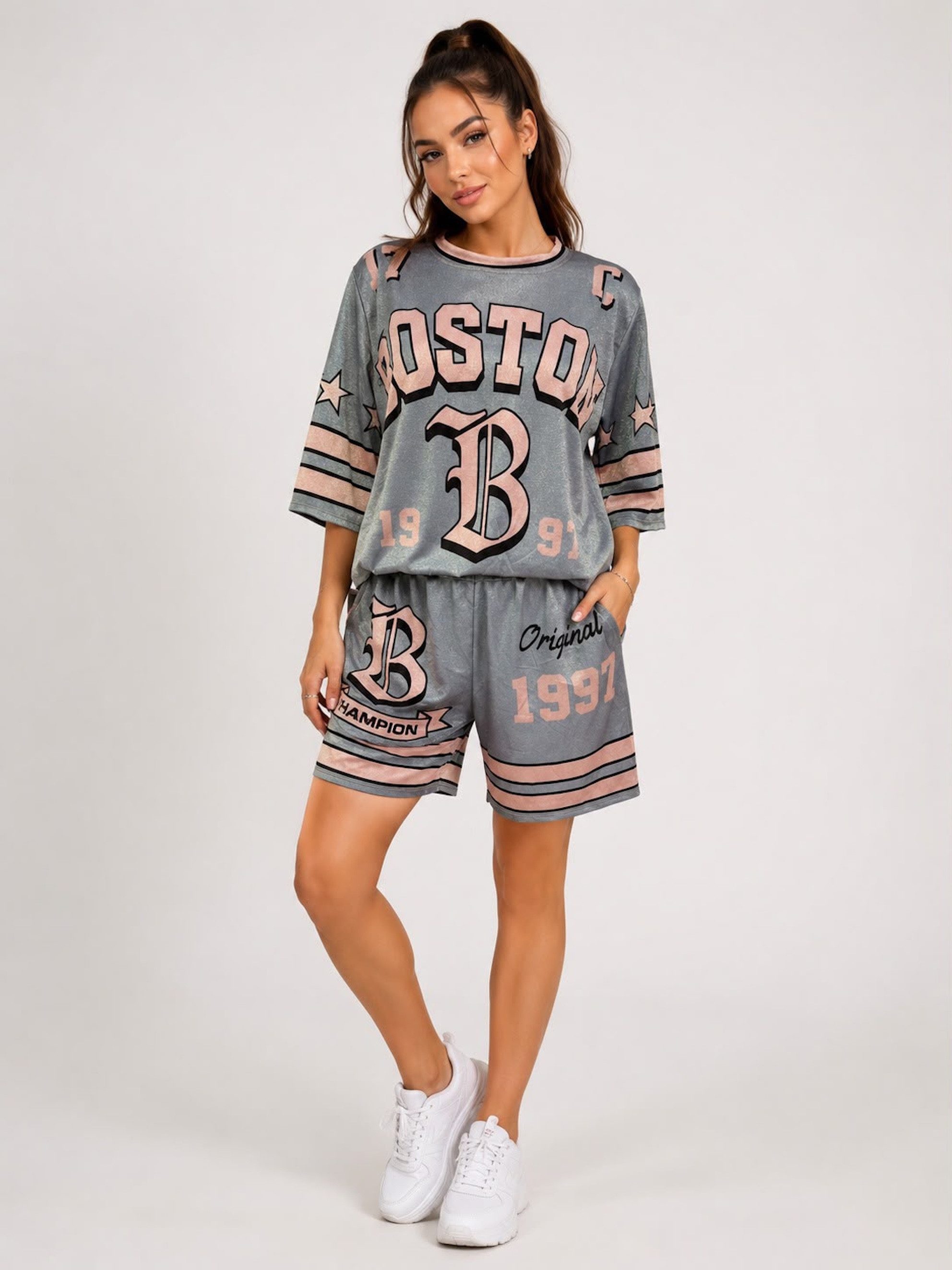 Worldclassca T-Shirt & Shorts Worldclassca 2tlg Oversize SET Shirt + Shorts Jogginganzug Bosten 17 Neue Kollektion - Stilvolle und gemütliche Streetwear Mode für Damen
