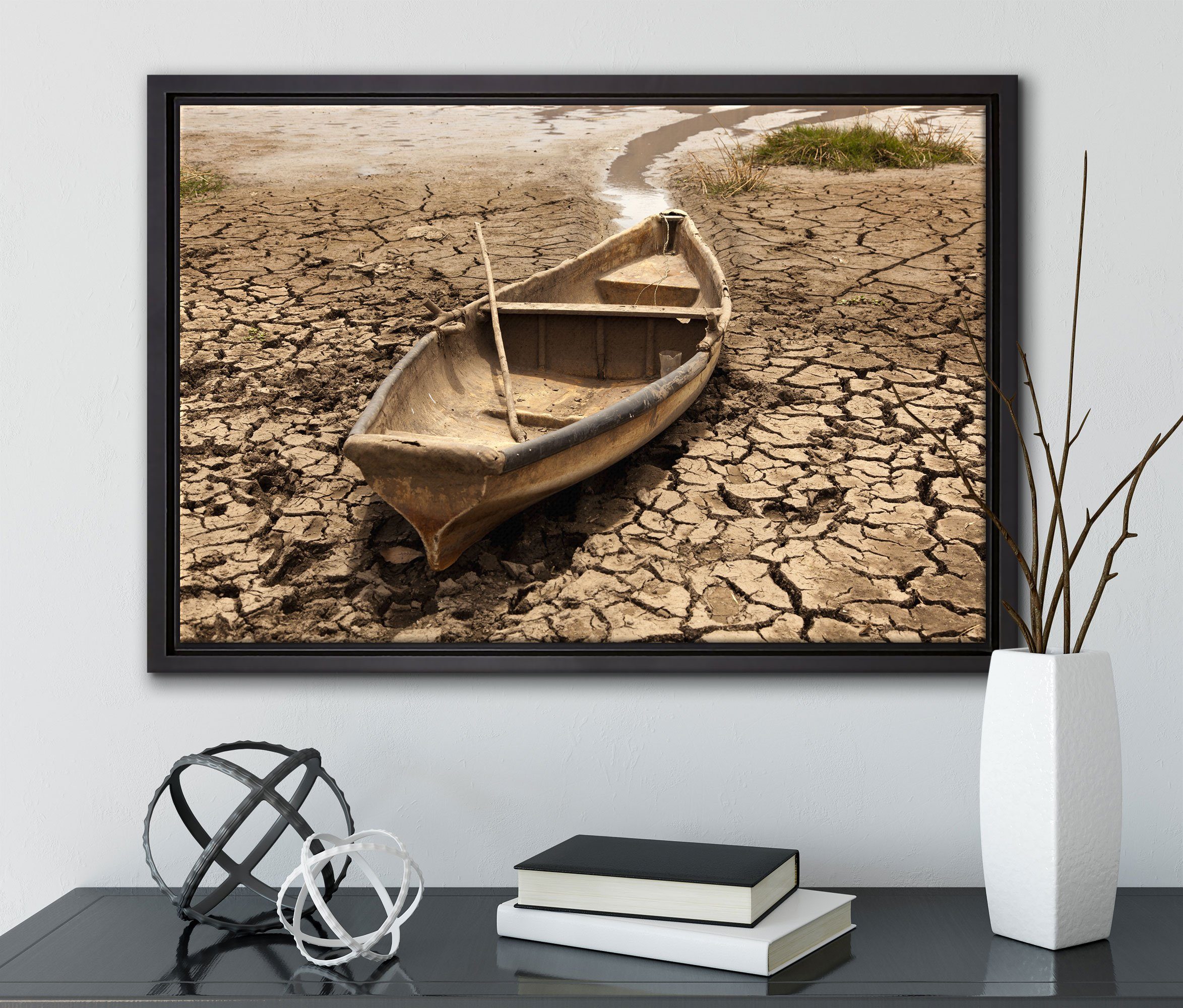 Pixxprint Leinwandbild Boot in der Leinwandbild Dürre, inkl. St), fertig Wanddekoration in Zackenaufhänger Schattenfugen-Bilderrahmen gefasst, (1 einem bespannt