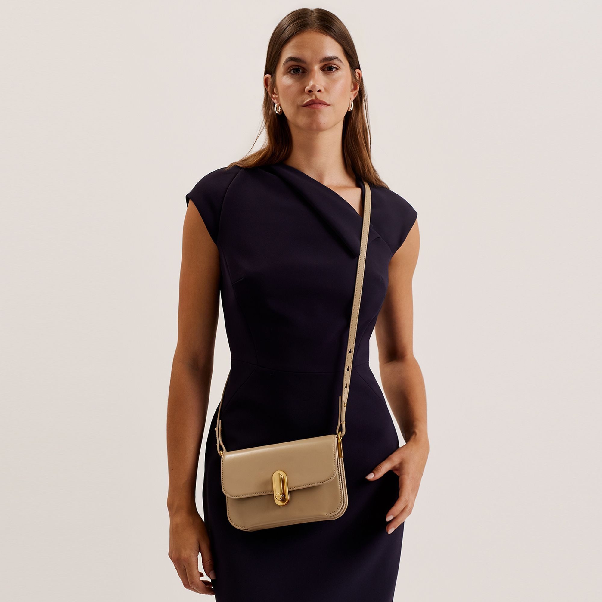 Ted Baker Schultertasche Kkaysa, Leder günstig online kaufen