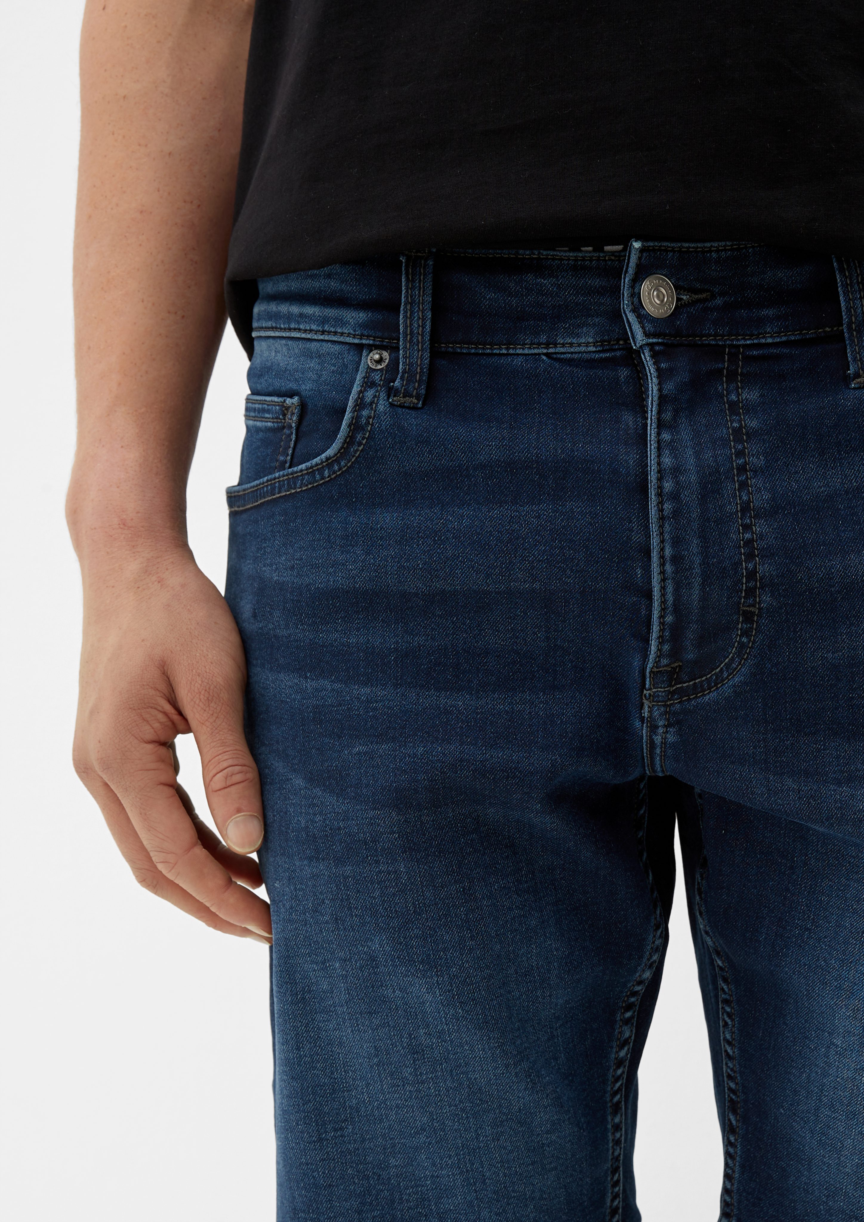 QS s.Oliver / ozeanblau Fit Jeansshorts Leg Regular / Jeans-Shorts John Rise Mid / Straight Waschung