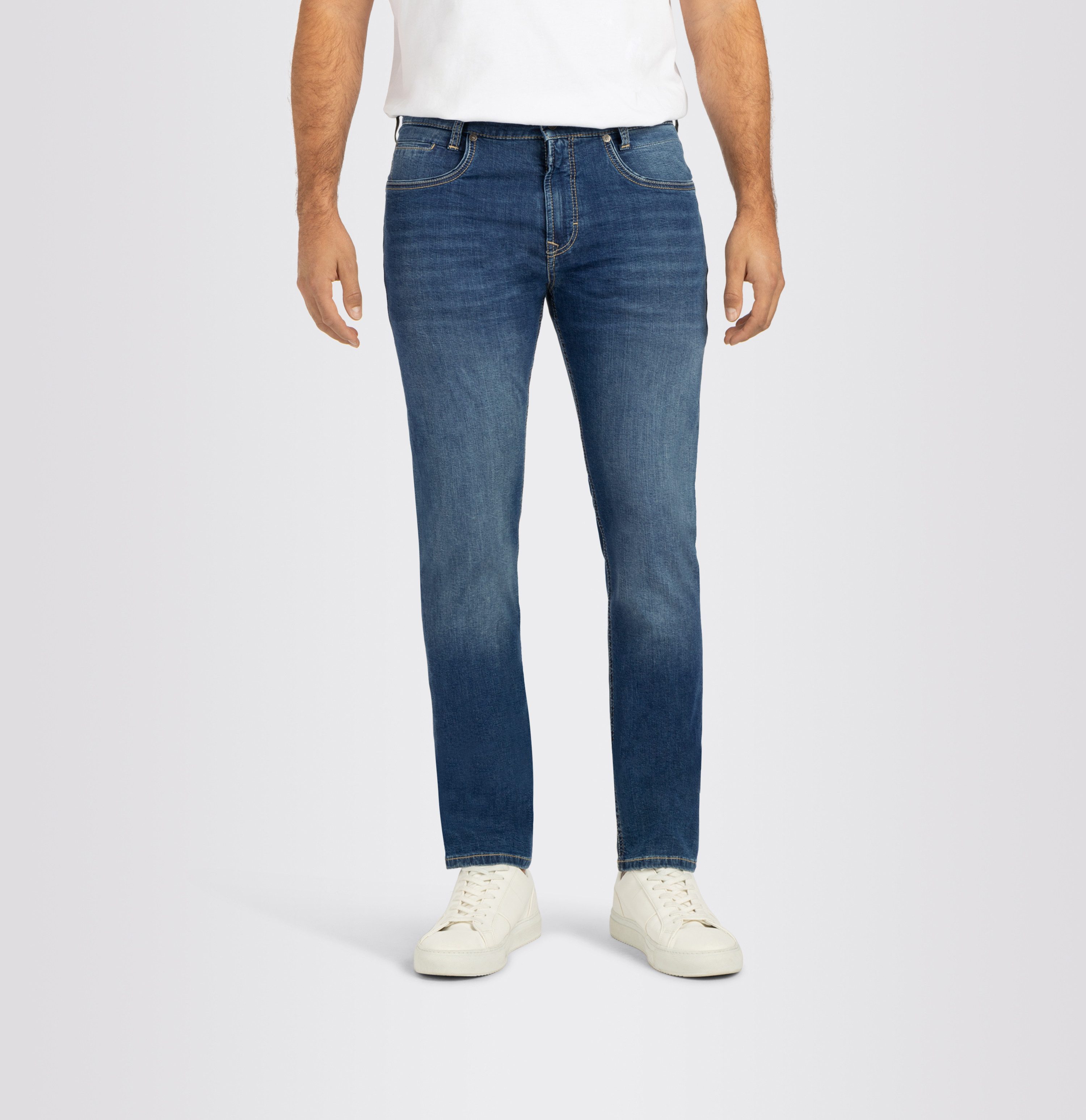 Mac Cosmetics Bequeme Jeans