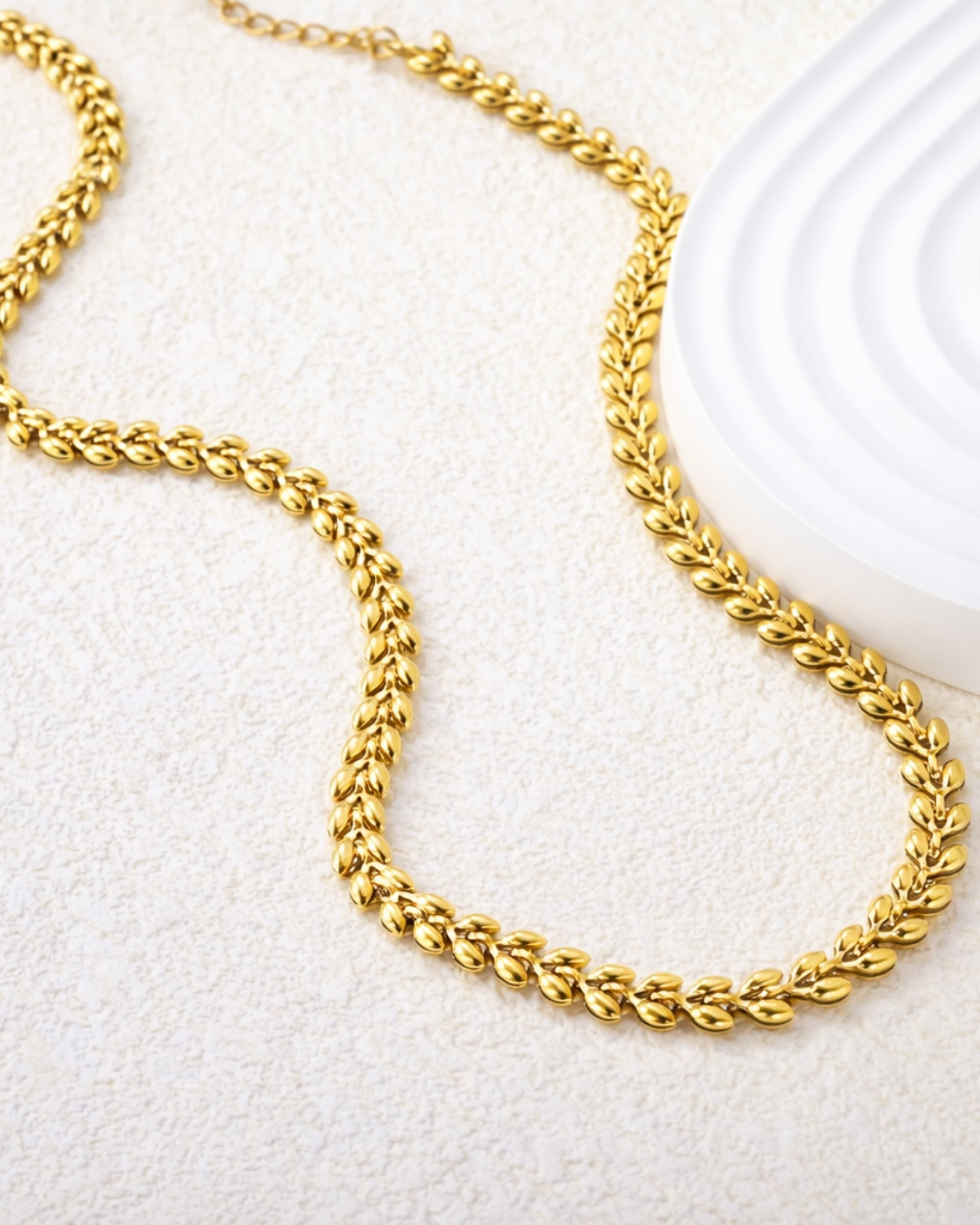 BS Schmuckdesign Choker Halskette Damen Collier Design Chokerkette vergoldet (inkl. Geschenkbox), 18K vergoldet, hypoallergen & wasserfest – Bild 4 von 5