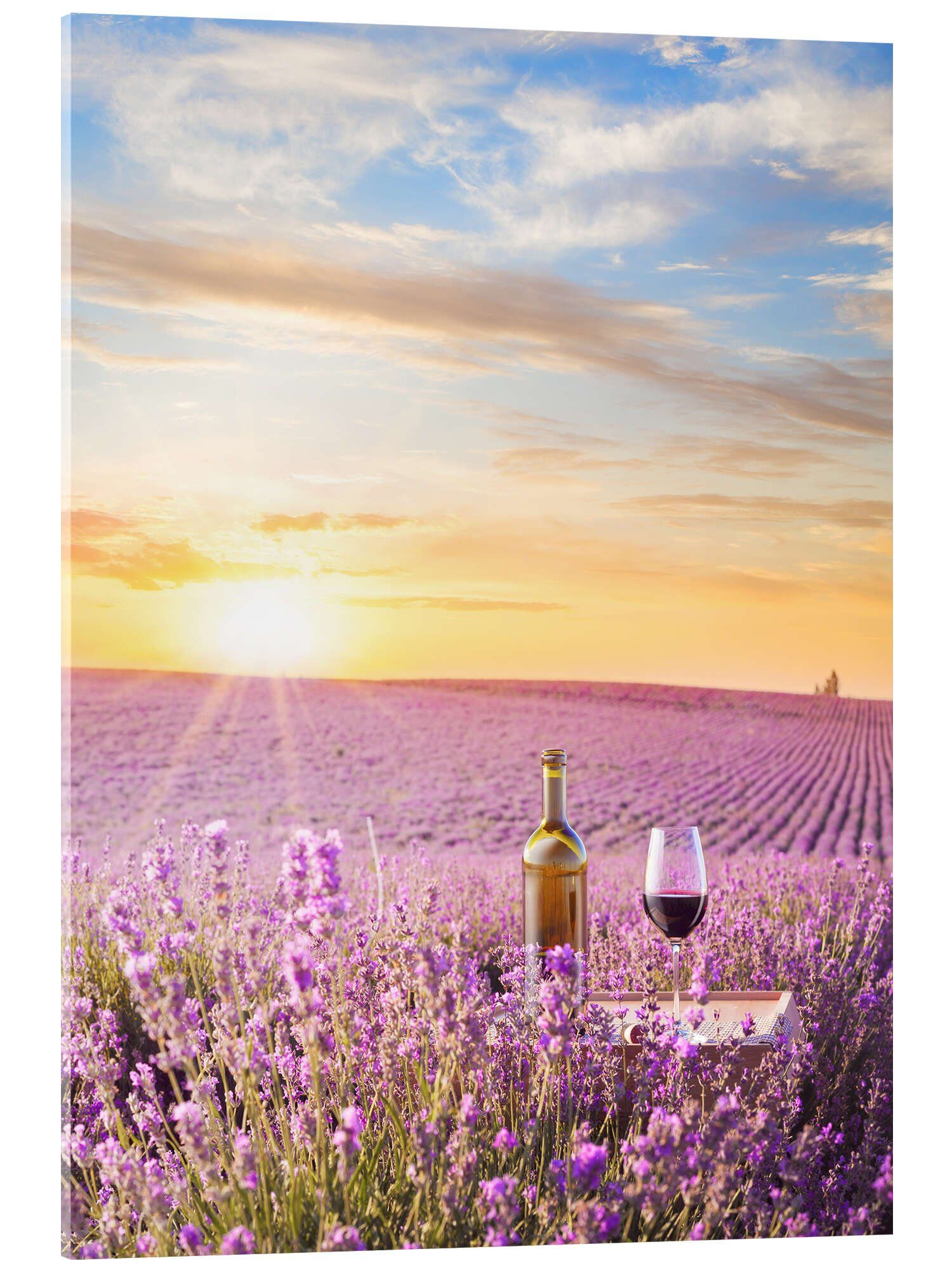 Posterlounge Acrylglasbild Editors Choice, Eine Flasche Wein in Lavendelfeld, Küche Mediterran Fotografie