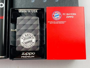 Zippo Feuerzeug FC Bayern München Premium 540° Grey Sturmfeuerzeug Geschenkset (inkl. praktischer Geschenkverpackung 1 x Original ZIPPO Benzin 1 x Original ZIPPO 6er Feuersteine), offizielle FC Bayern München Lizenz