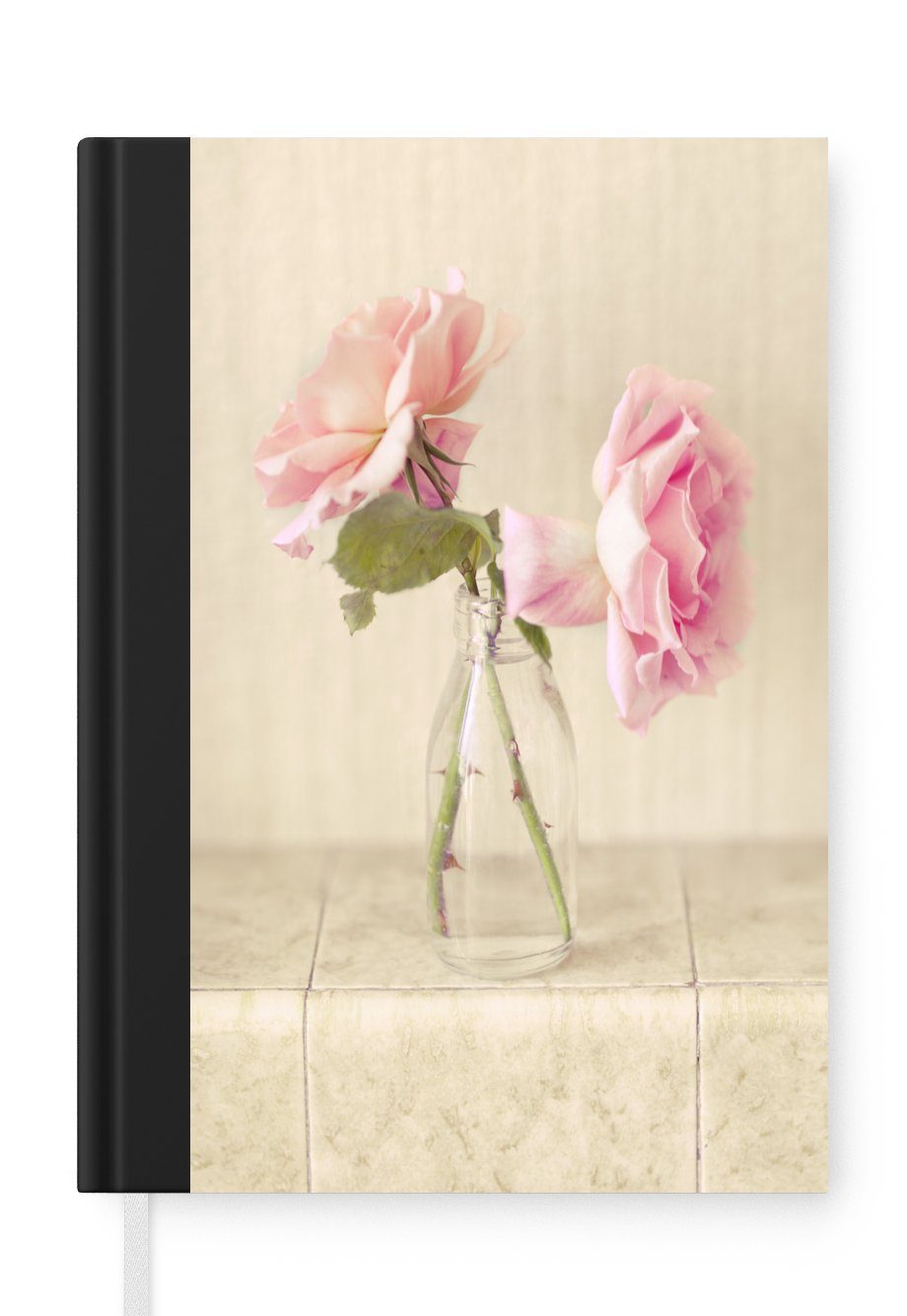 MuchoWow Notizbuch Zwei rosa Rosen als Dekoration in einer Glasflasche, Journal, Merkzettel, Tagebuch, Notizheft, A5, 98 Seiten, Haushaltsbuch