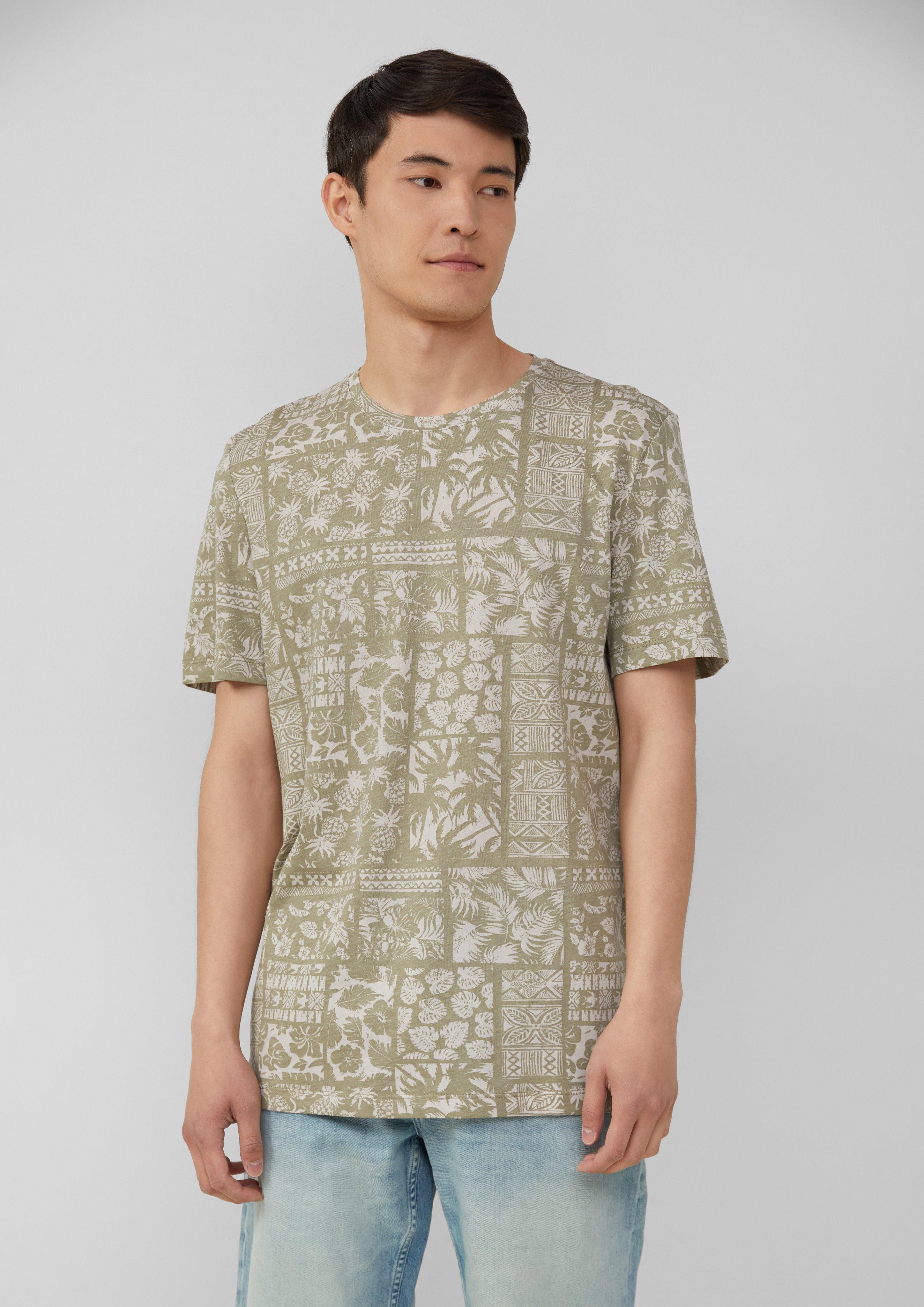 s.Oliver Kurzarmshirt Baumwoll-T-Shirt mit All-over-Print Label-Patch günstig online kaufen