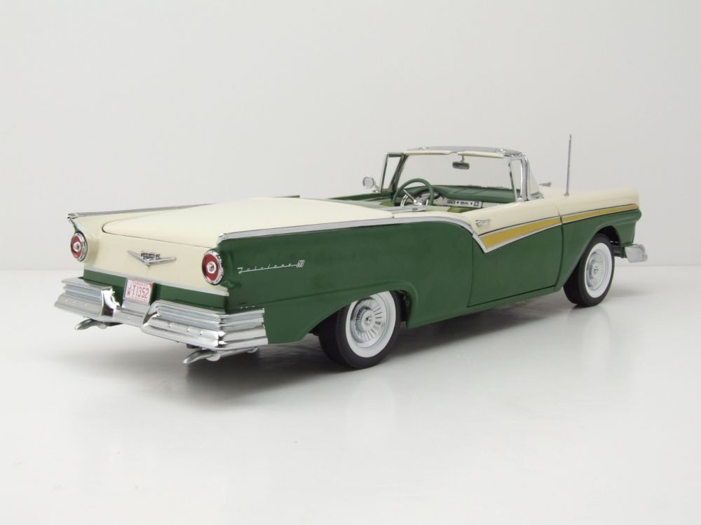 Sun Star Modellauto Ford Fairlane 500 Skyliner 1957 grün weiß, Maßstab 1:18