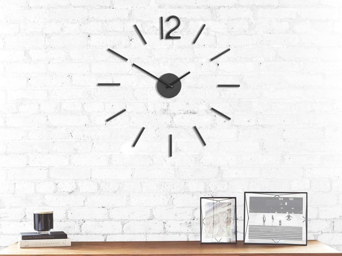 Umbra Wanduhr Blink (Designuhr, Dekouhr, Aluminium, zum Aufkleben an die Wand, zum Ankleben)