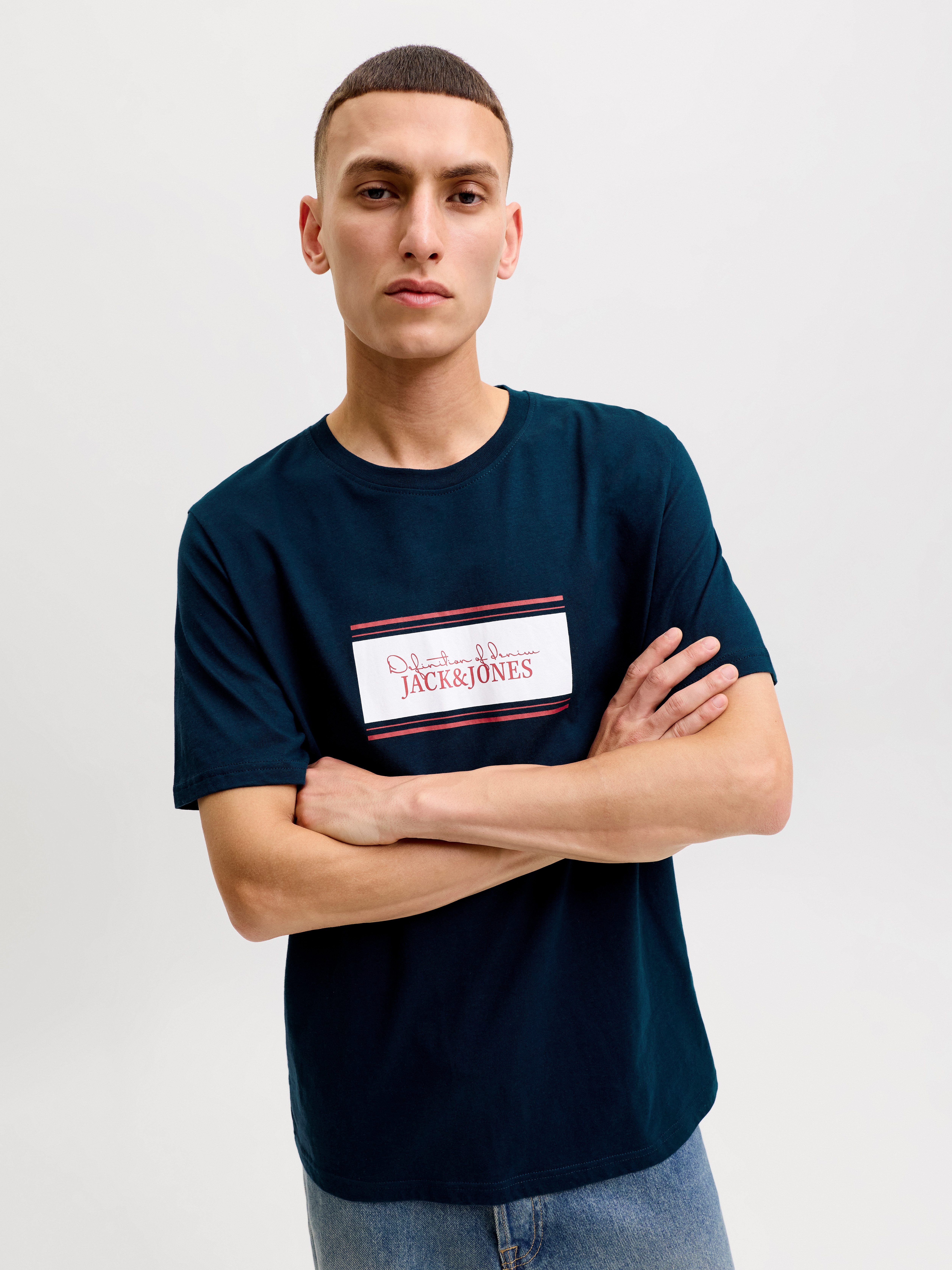 Jack & Jones Rundhalsshirt JJBUSTER TEE SS CREW NECK BTS aus Baumwolle, normale Passform, pflegeleicht