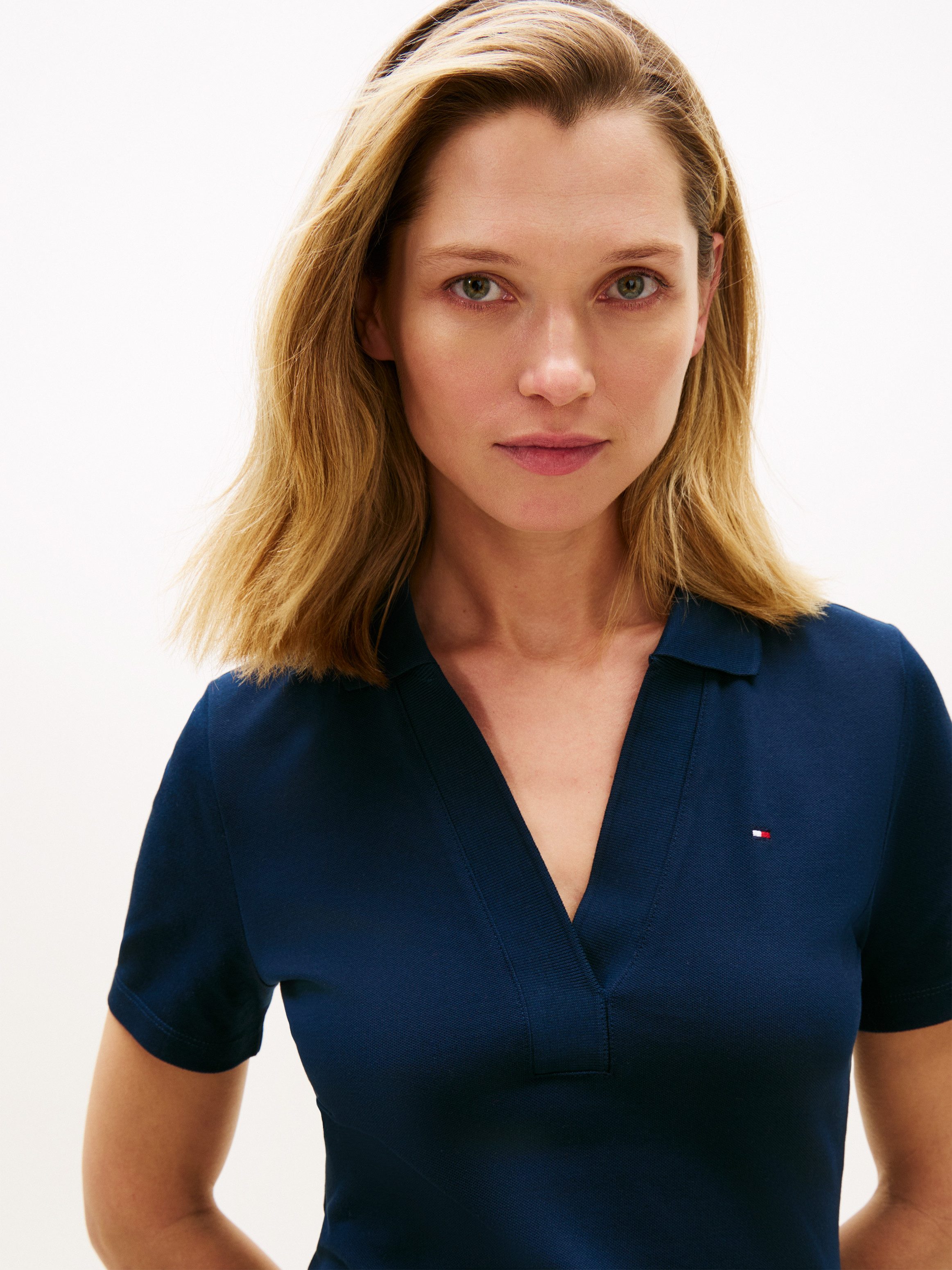 Tommy Hilfiger Polokleid SLIM OPEN NK POLO DRESS SS mit gestickter Tommy Hilfiger Flagge