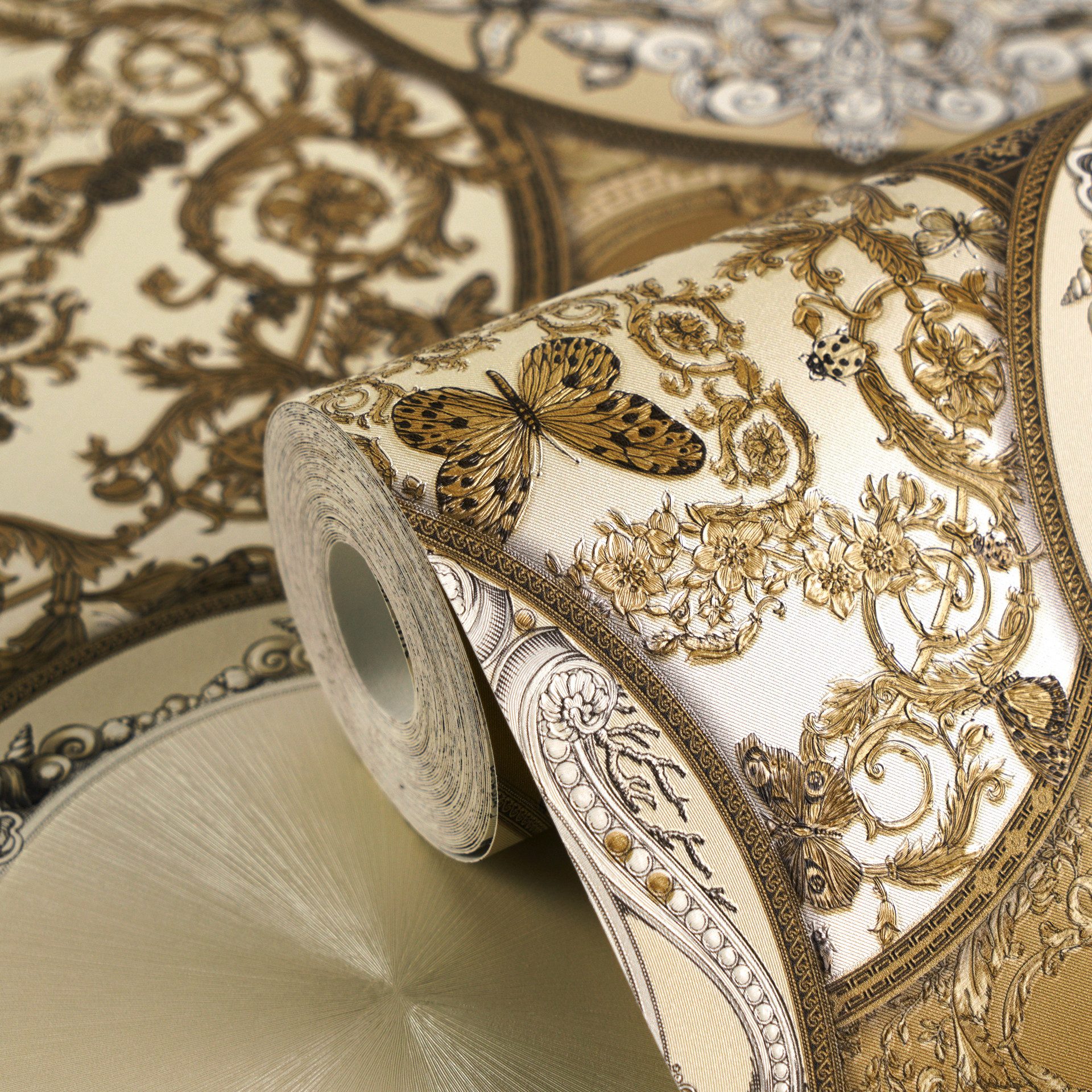 Versace Vliestapete Versace 6 Art De La Table –, geprägt, 3D-Optik, Barock, Motiv, (1 St), Elegantes Ornamentdesign mit Metallic-Glanz & feiner Prägung