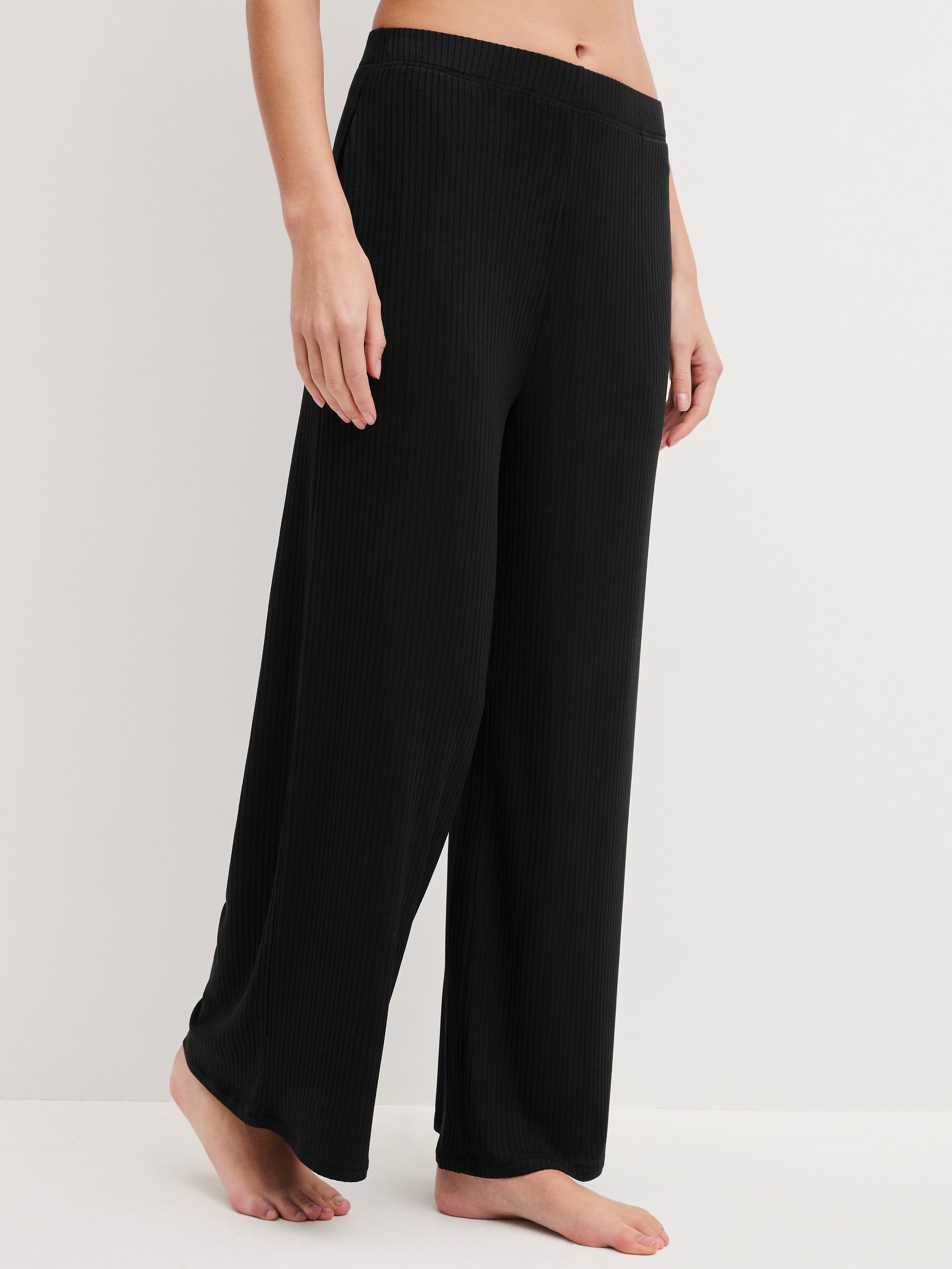 CALIDA Pyjamahose Feminine Lounge Damen (1-tlg) Seidig weich, komfortabel, fließend