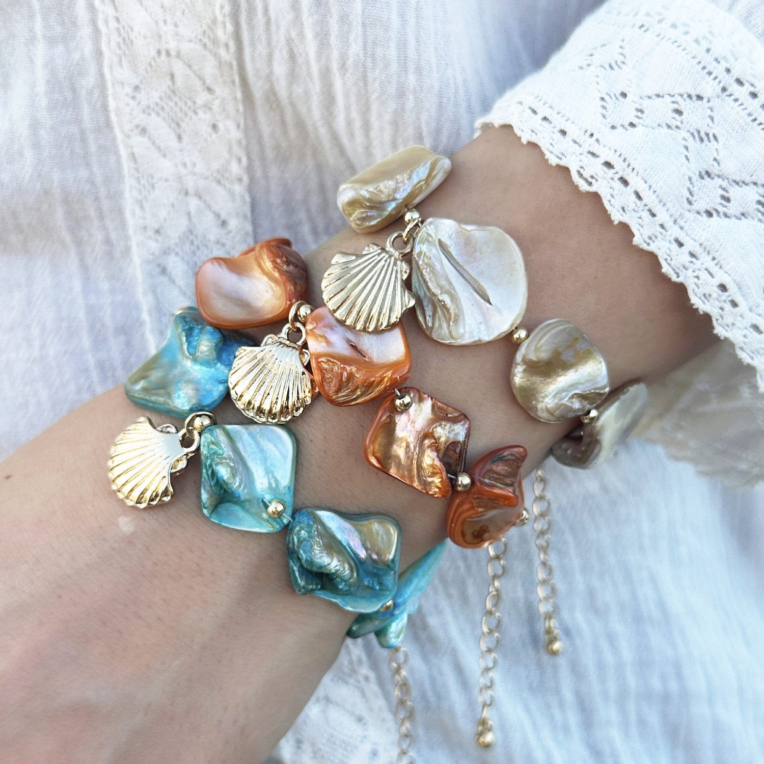 KARMA Armband Damen Damenarmband Perlen Groß Orange od. Blau (Festivalarmband Geschenk für Sie, modern bunt Perlenarmband), Sommer Schmuck Damen Armband