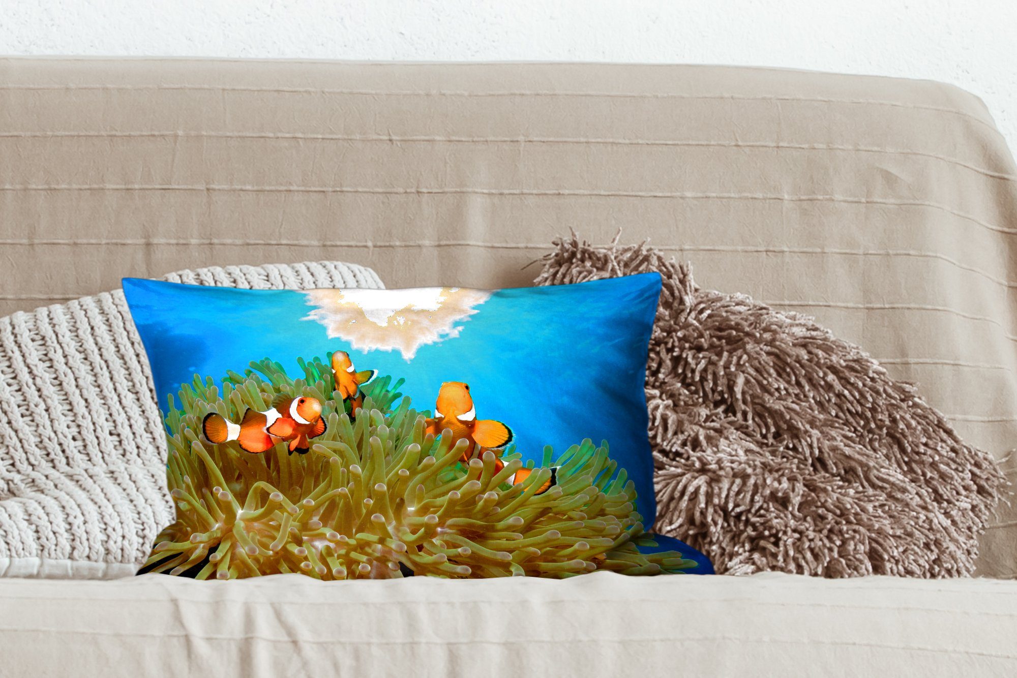 MuchoWow Dekokissen Clownfisch Dekokissen mit Schlafzimmer Dekoration, Füllung, Wohzimmer Zierkissen, von unten