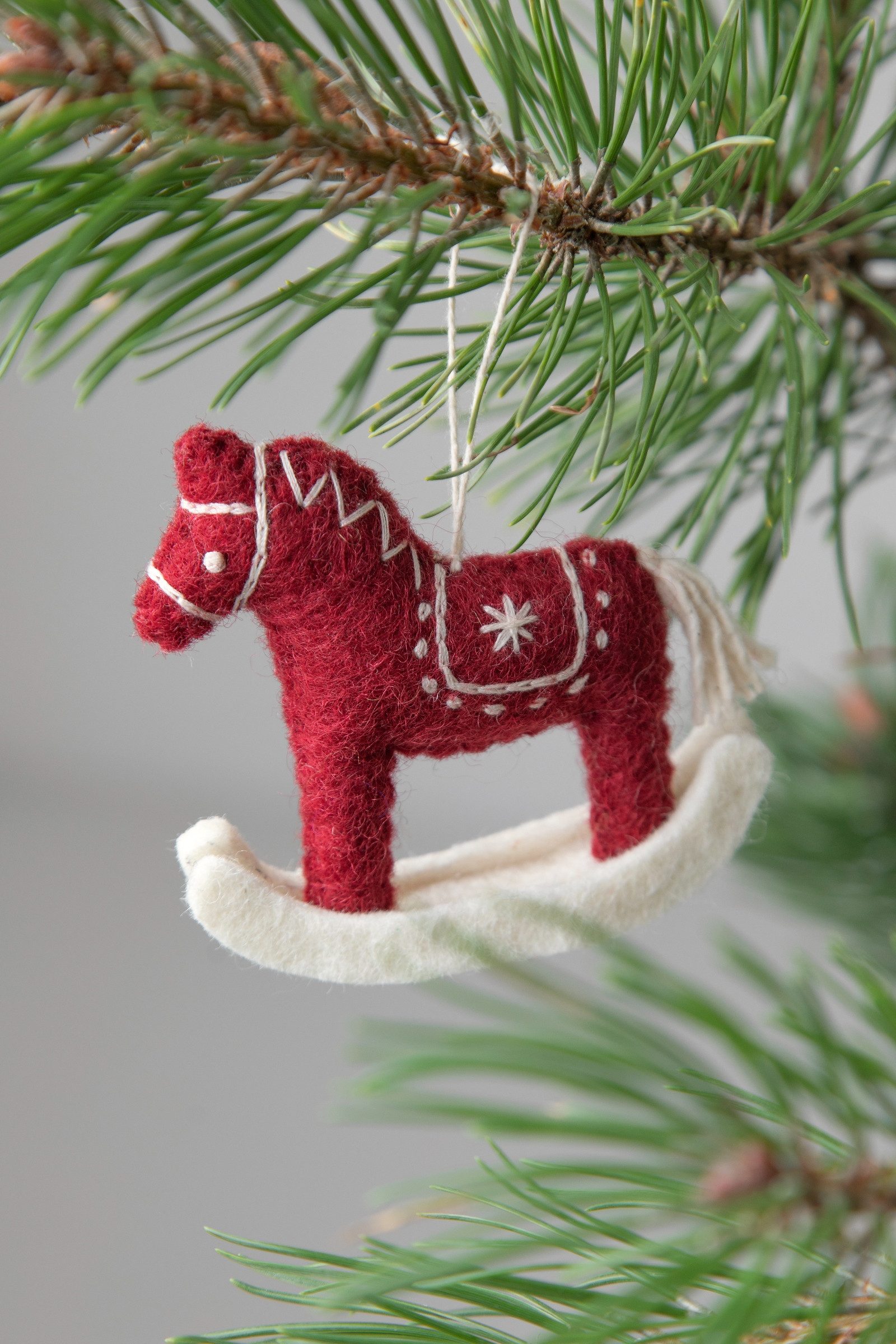 Gry & Sif Hängedekoration Filzanhänger - SCHAUKELPFERD - rot günstig online kaufen