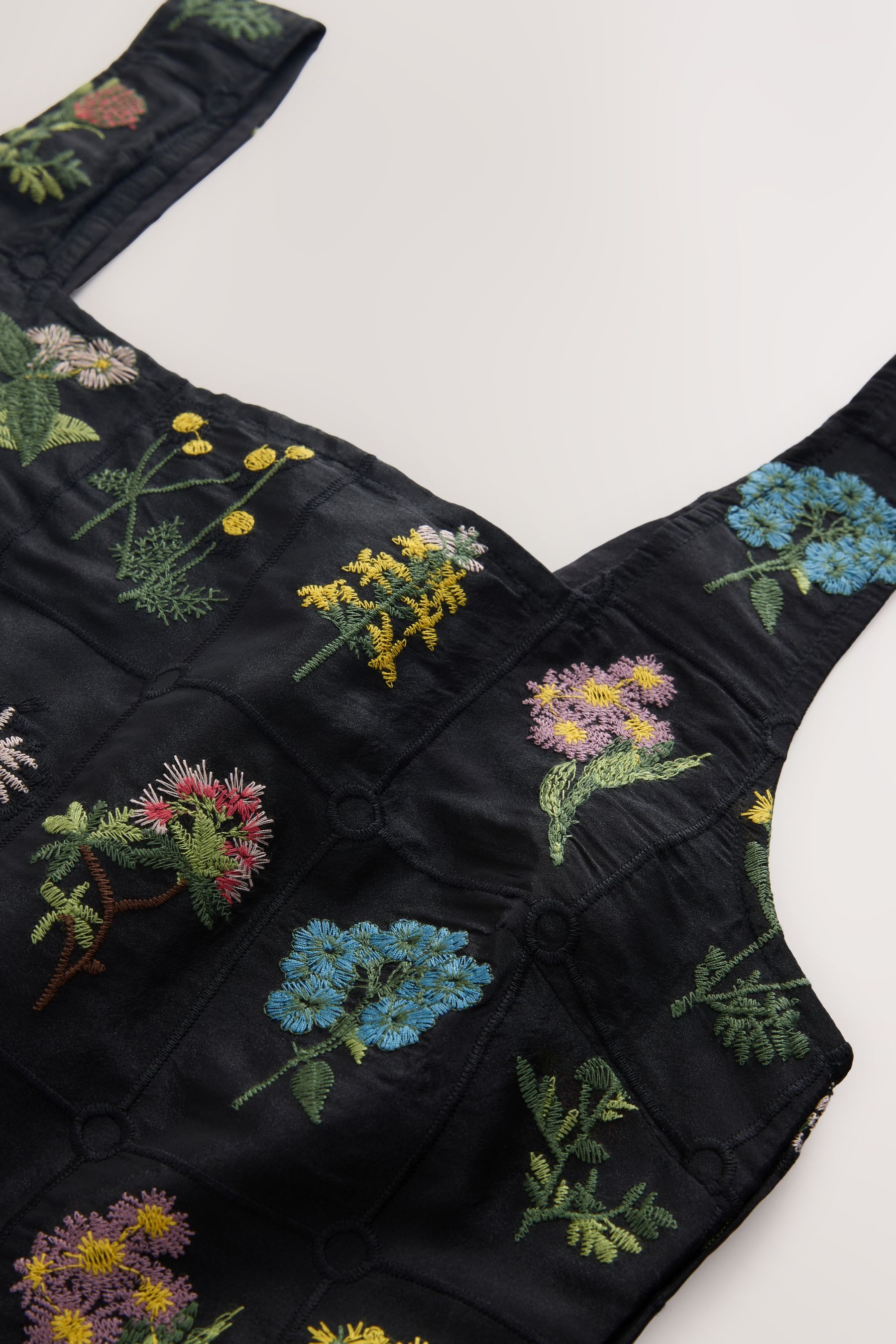Next Minikleid Mini-Etuikleid mit Blumen-Stickerei (1-tlg)