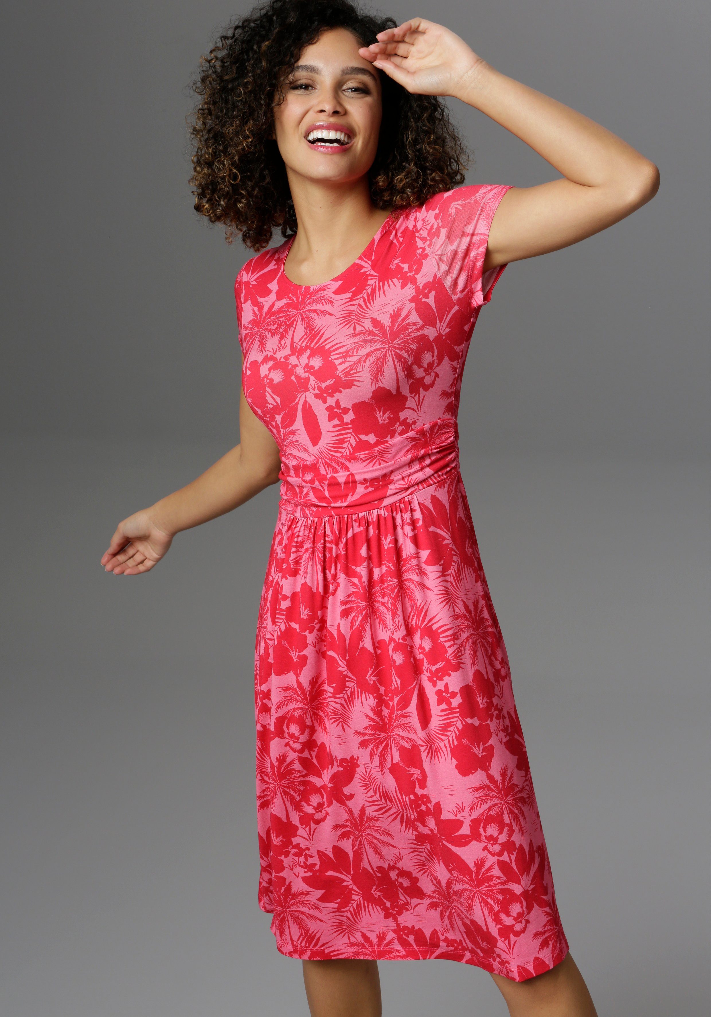 Aniston SELECTED Sommerkleid mit Palmen und Blüten in Knallfarbe günstig online kaufen