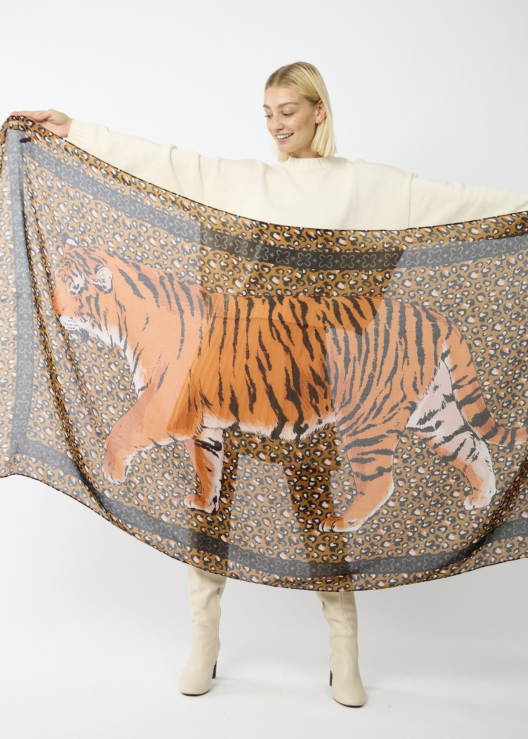 Codello Modeschal, (1-St), mit Leoparden-Muster und XL-Tiger günstig online kaufen