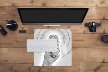MuchoWow Gaming Mauspad Gravur-Illustration einer Hand mit einer Bitcoin (1-St), Mousepad mit Rutschfester Unterseite, Gaming, 40x40 cm, XXL, Großes