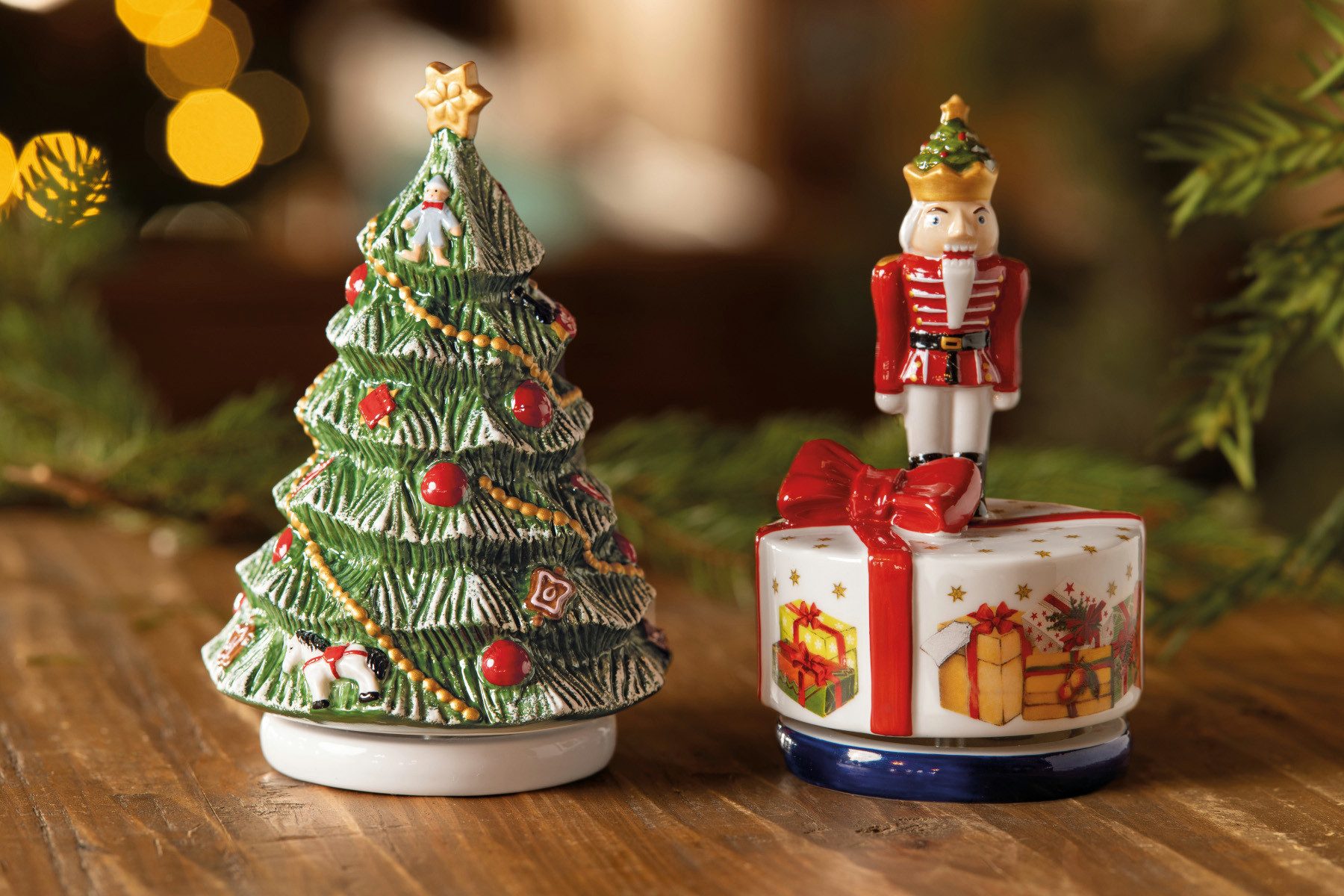 Villeroy & Boch Weihnachtsfigur Nostalgic Melody Nussknacker drehend – Bild 3 von 4