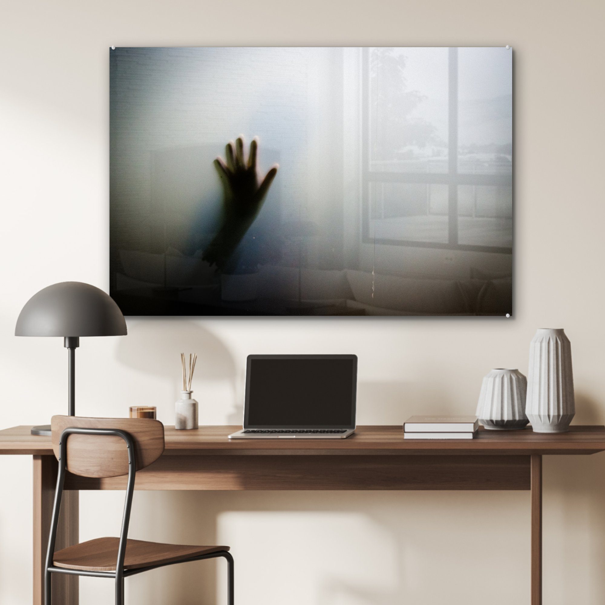 Schlafzimmer (1 Wohnzimmer MuchoWow Acrylglasbild Acrylglasbilder Geistes, eines St), der Hand Schwarz-Weiß-Foto &