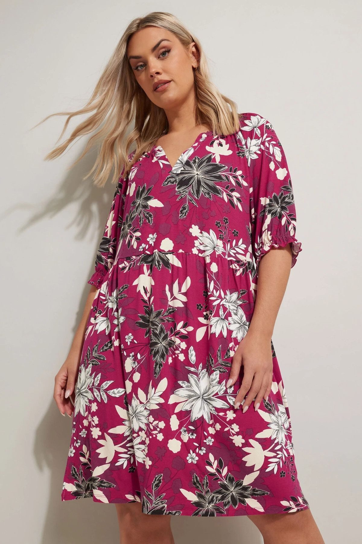 Stil Diva Minikleid Minikleid in Übergröße mit V-Ausschnitt, kurzen Ärmeln günstig online kaufen