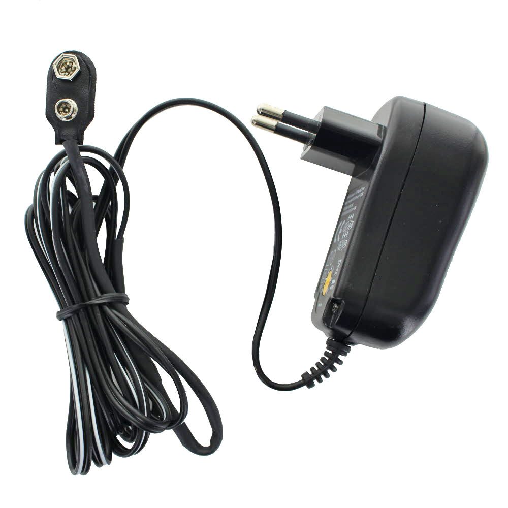 Universalnetzteil mit 9 Volt Batterieanschluss, perfekt um klassische USB-Ladegerät