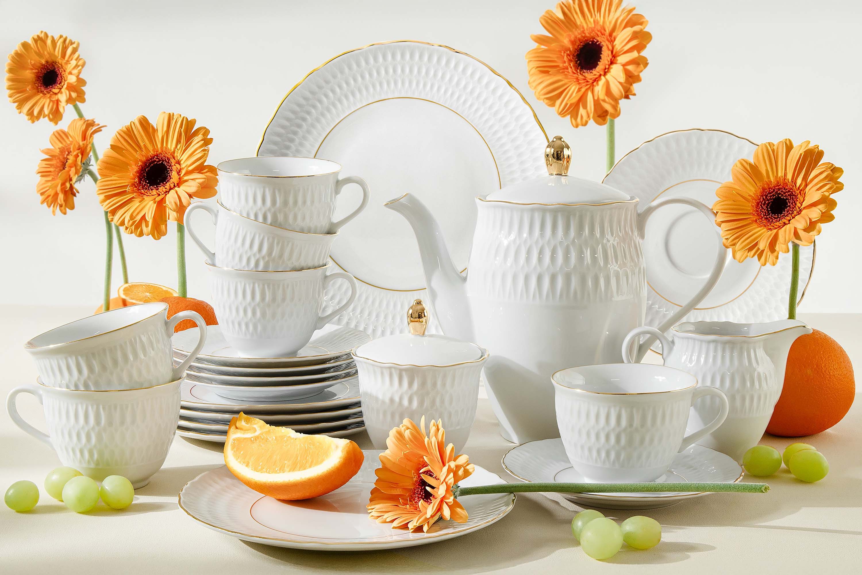 KONSIMO® Kaffeeservice CMIELOW SOFIA Kombiservice, Teeservice (21-tlg), 6 Personen, Porzellan, Hochwertiges Premium-Porzellan, handbemalt in echtem Gold