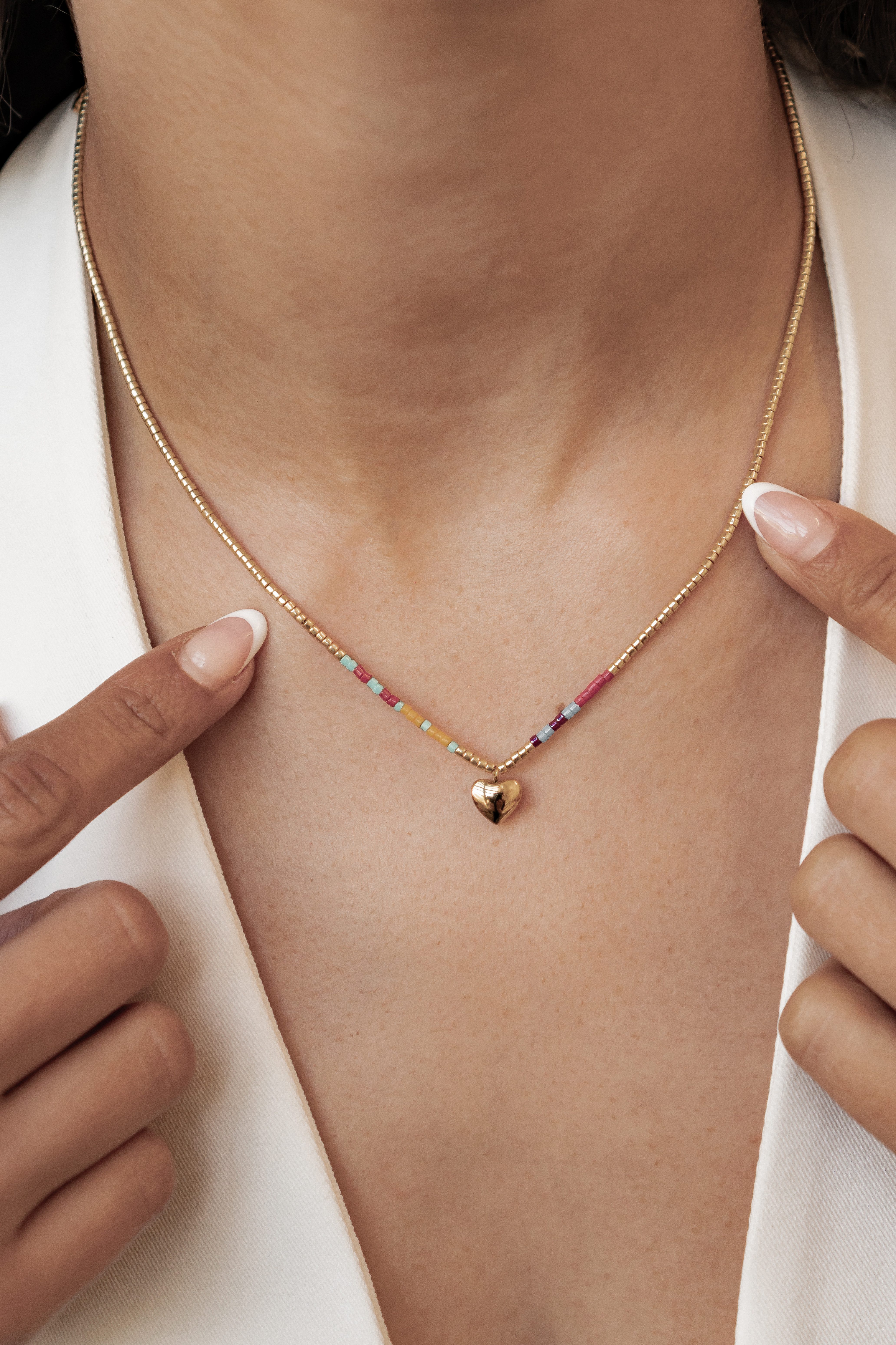 Hey Happiness Charm-Kette mit Herz-Anhänger aus Edelstahl, Damen-Halskette, Perlen-Kette für Sommer-Outfits