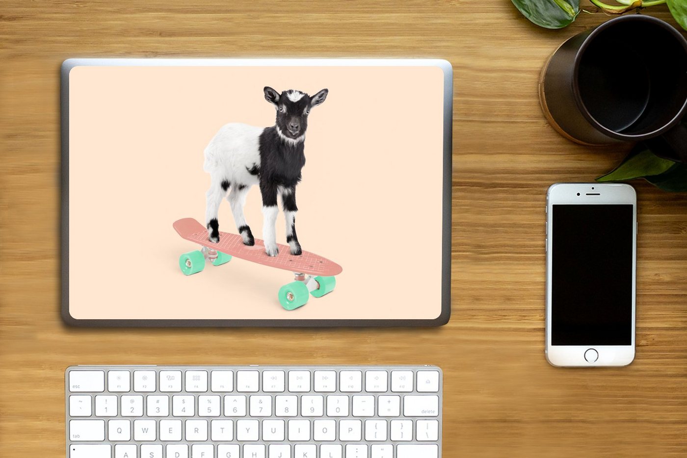 Thumbnail - MuchoWow Laptop-Aufkleber Ziege - Schwarz - Skateboard - Weiß - Tiere