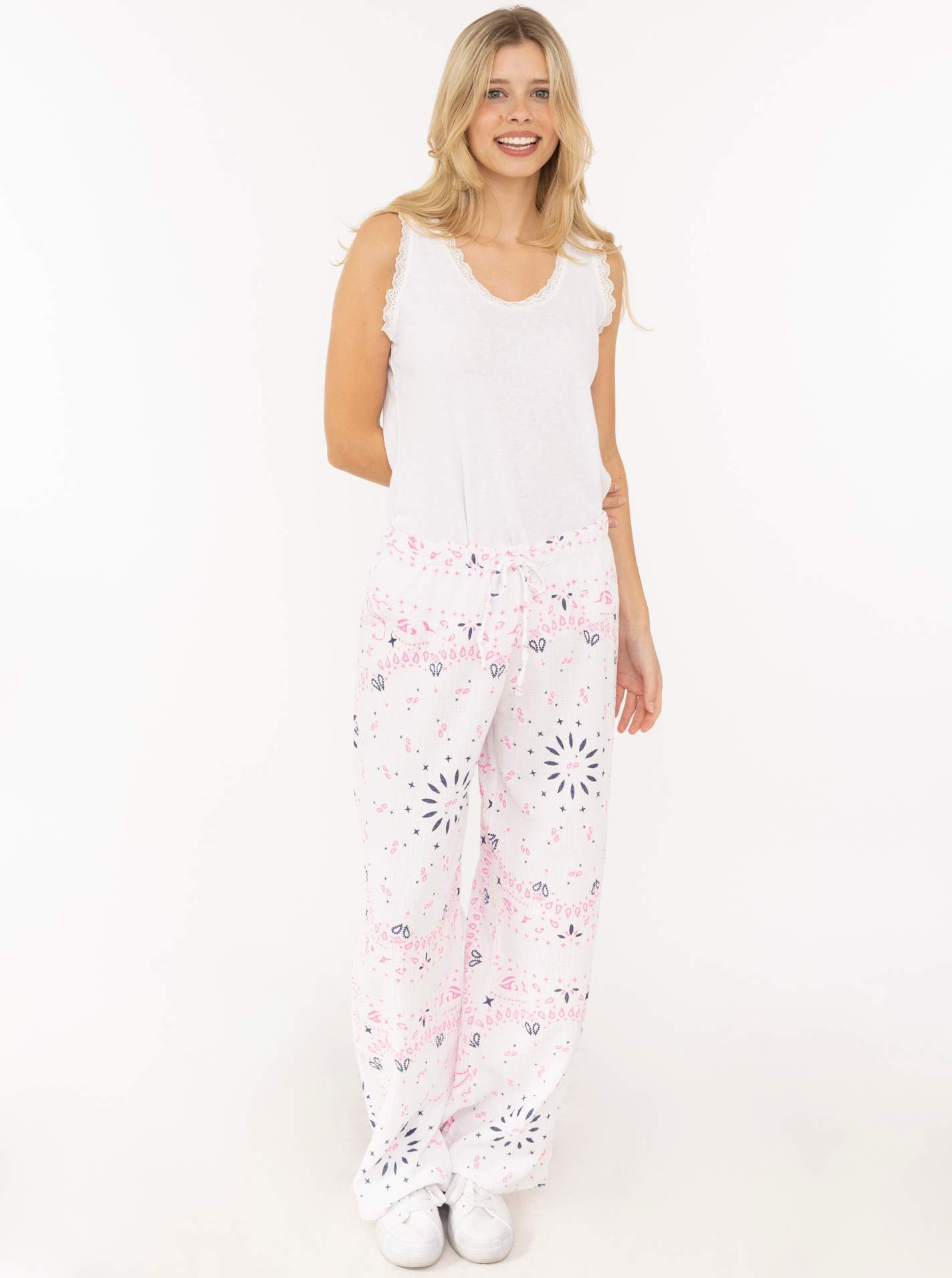 Zwillingsherz Stoffhose "Paisley Dreams" Paisley Muster, elastischer Bund mit Kordel, Musselin