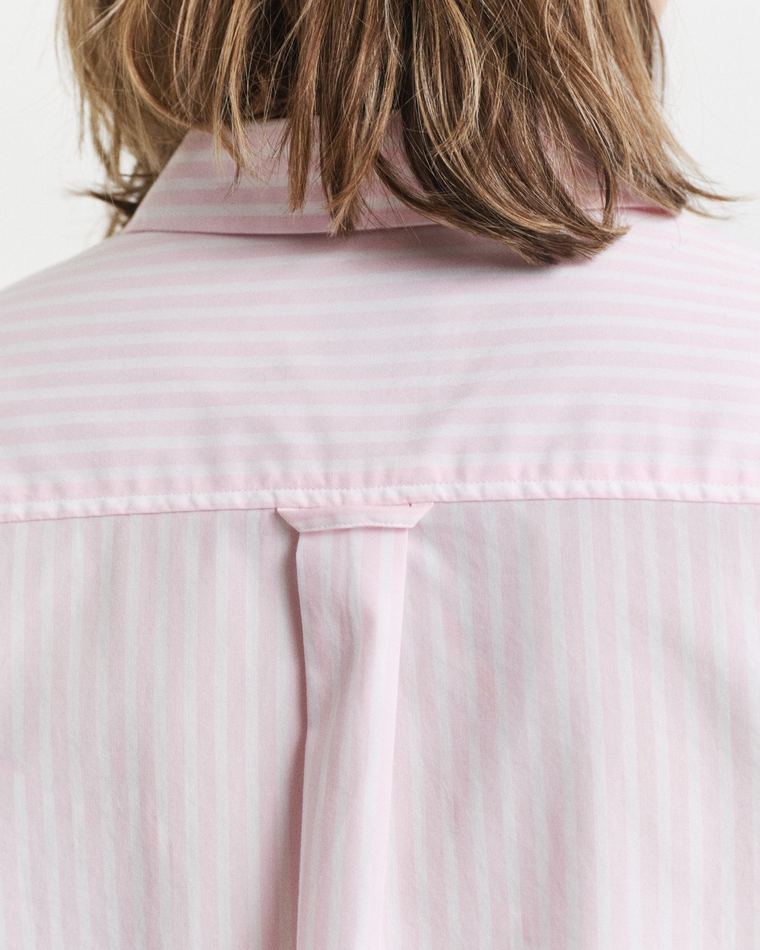 Gant Hemdbluse REG POPLIN STRIPED SHIRT mit einer kleinen Logostickerei auf der Brust