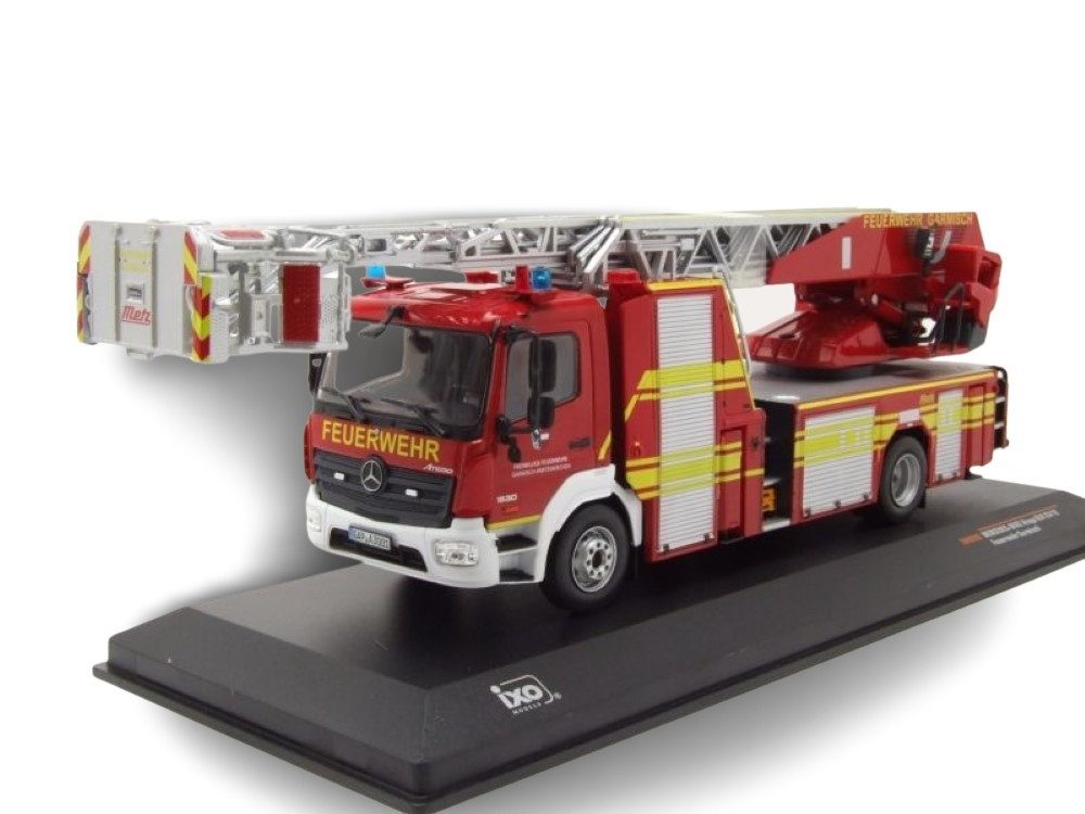 ixo Models Modellauto Mercedes Atego DLK 23/12 Metz Feuerwehr Garmisch-Patenkirchen rot, Maßstab 1:43