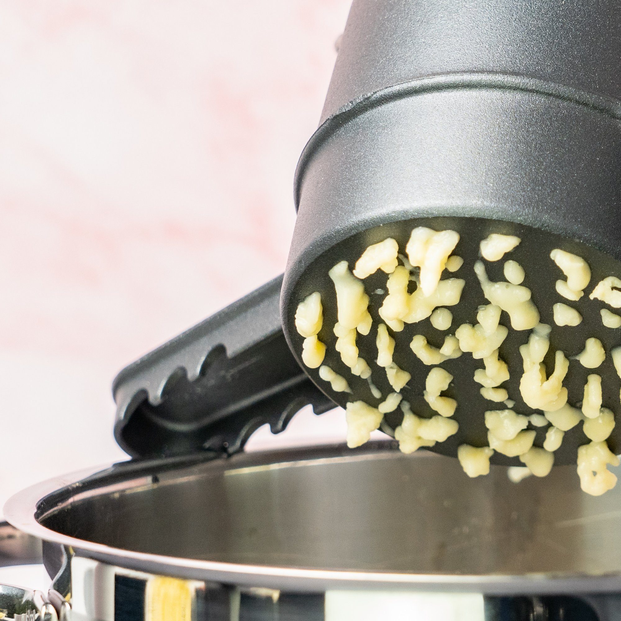 Thiru Spätzlepresse Kartoffelpresse mit Auflagerasten - Spätzle, Kartoffeln, Saft, Fädle, Made in Germany – Bild 5 von 5