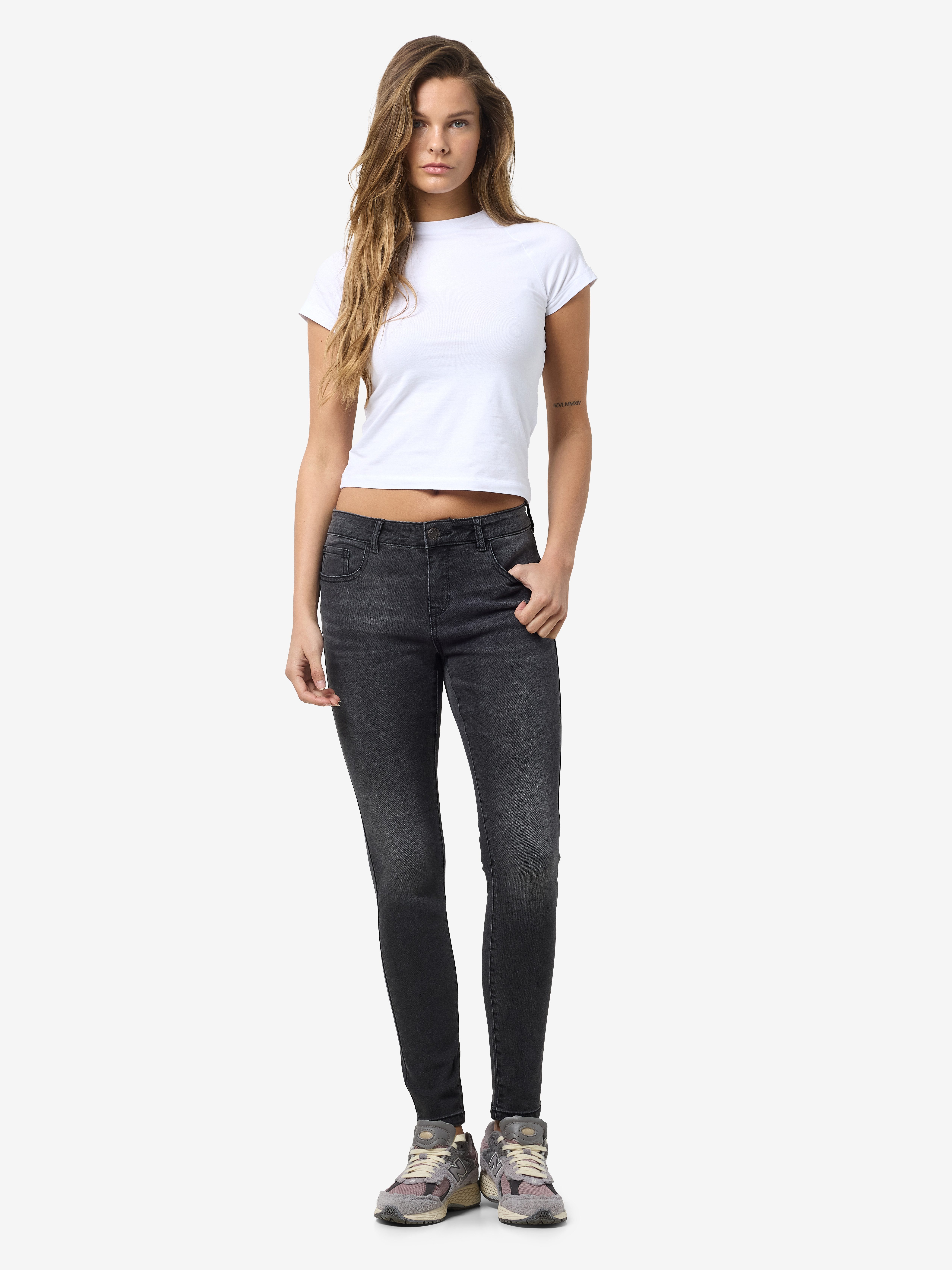 Noisy may Skinny-fit-Jeans NMJEN NW SKINNY SHAPER JEAN JT177DG NOOS mit Push Up Effekt