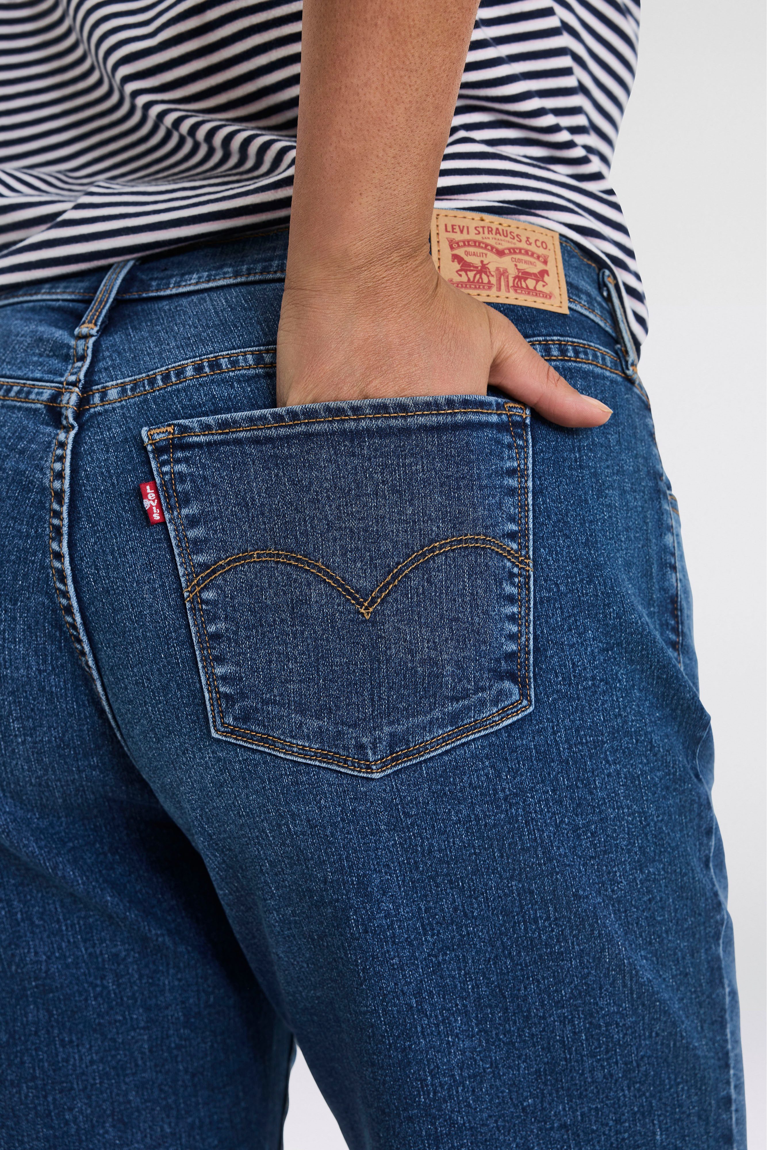 Levi's® Plus Shorts PL SHAPING BERMUDA DA Sommerhose im Five-Pocket Style günstig online kaufen