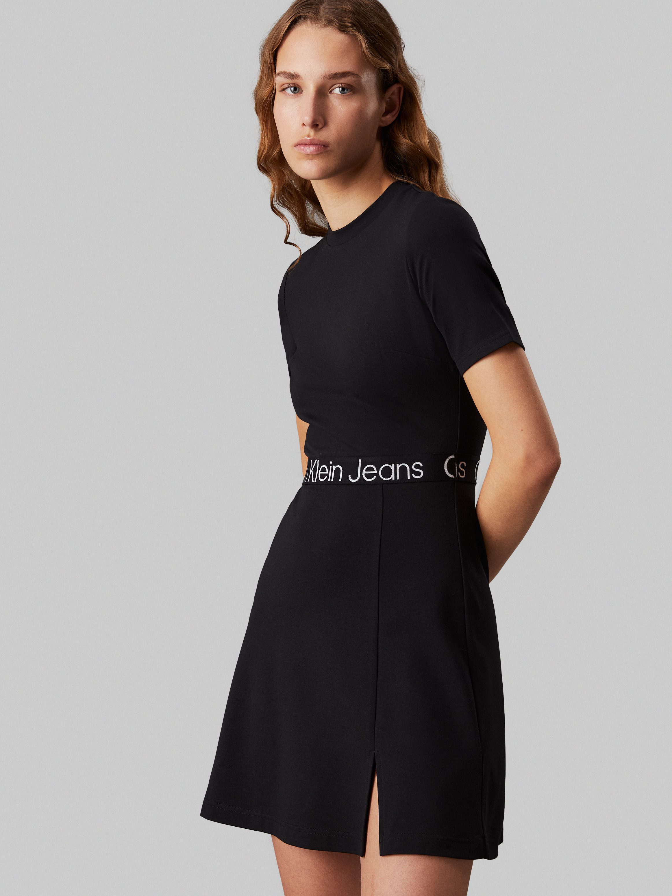 Calvin Klein Jeans Skaterkleid TAPE MILANO SHORT SLEEVE DRESS mit Logoschriftzug