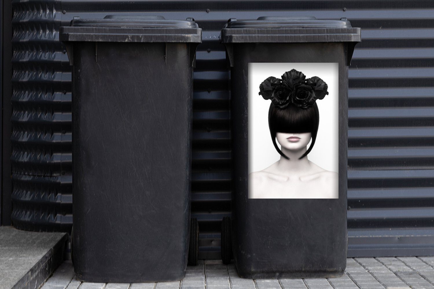 Schwarz-Weiß St), - Frau Container, Sticker, Mülltonne, Rosen - - Porträt Mülleimer-aufkleber, - Abfalbehälter Abstrakt MuchoWow (1 Wandsticker