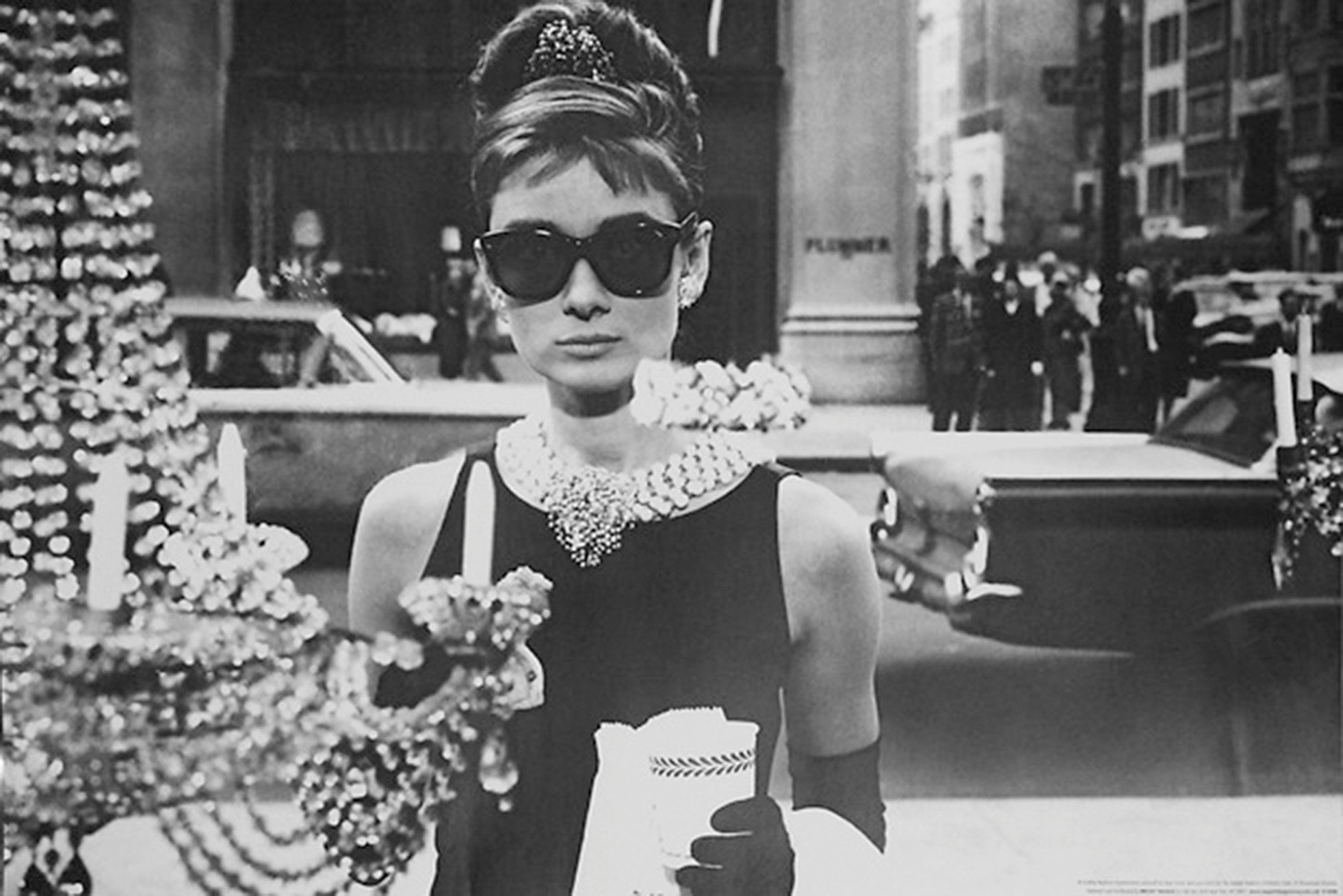 PYRAMID Poster Audrey Hepburn Poster Shopping at Tiffany's 91,5 x 61 cm