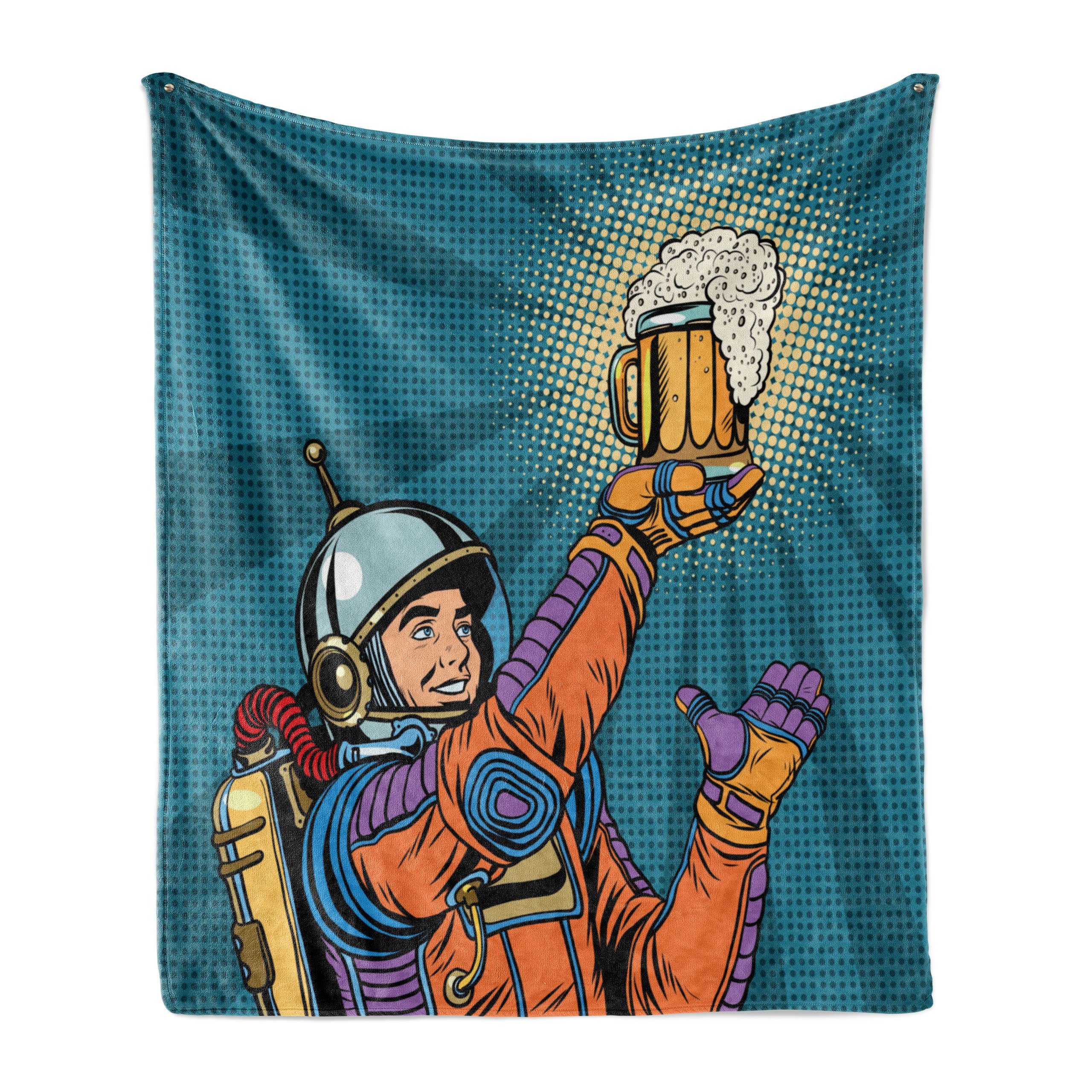 Wohndecke Gemütlicher Plüsch für den Innen- und Außenbereich, Abakuhaus, Astronaut Astronaut hält Bier