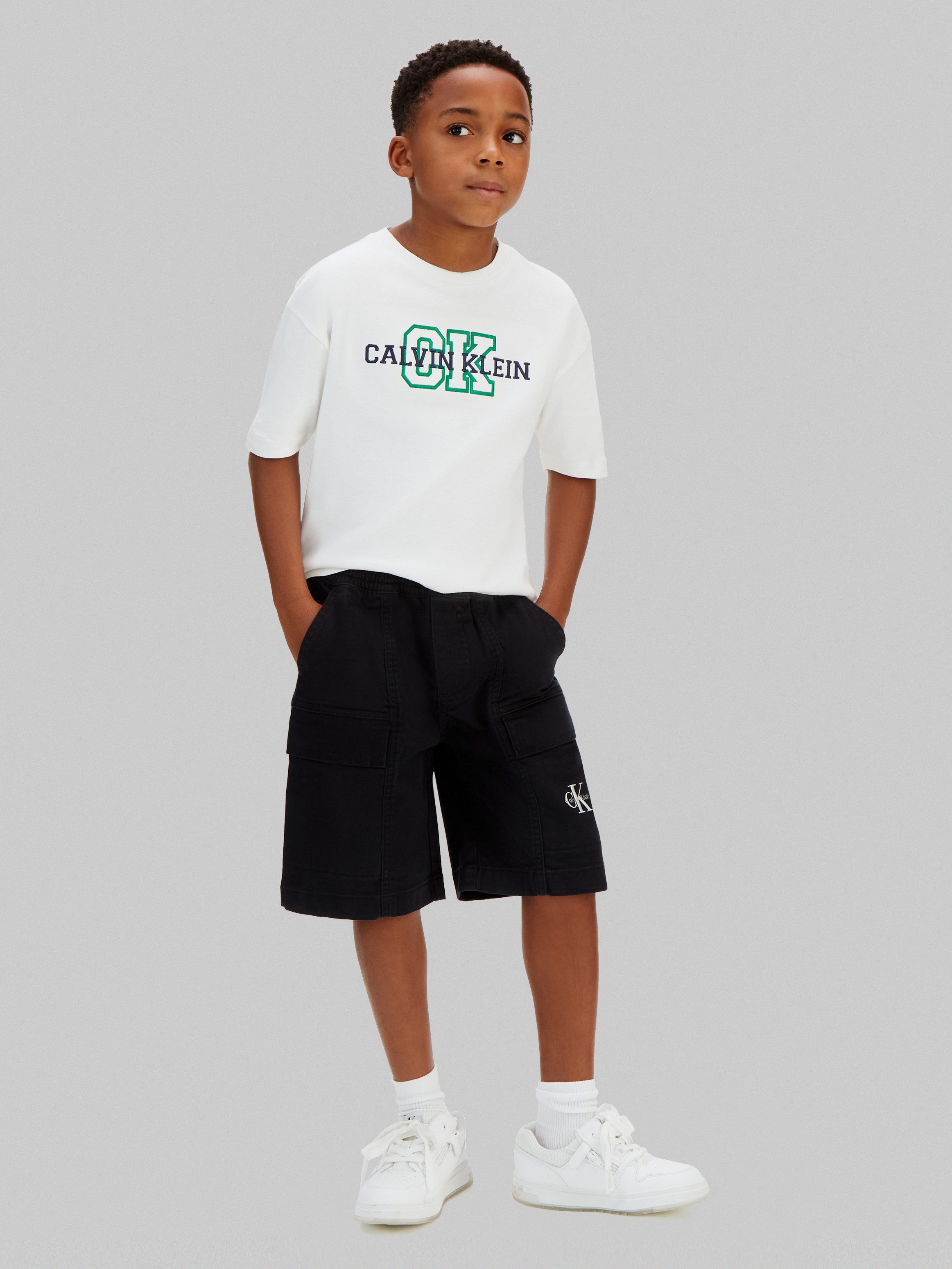 Calvin Klein Jeans Cargoshorts ESSENTIAL WOVEN SHORTS Regular fit für Kinder mit praktischen Taschen