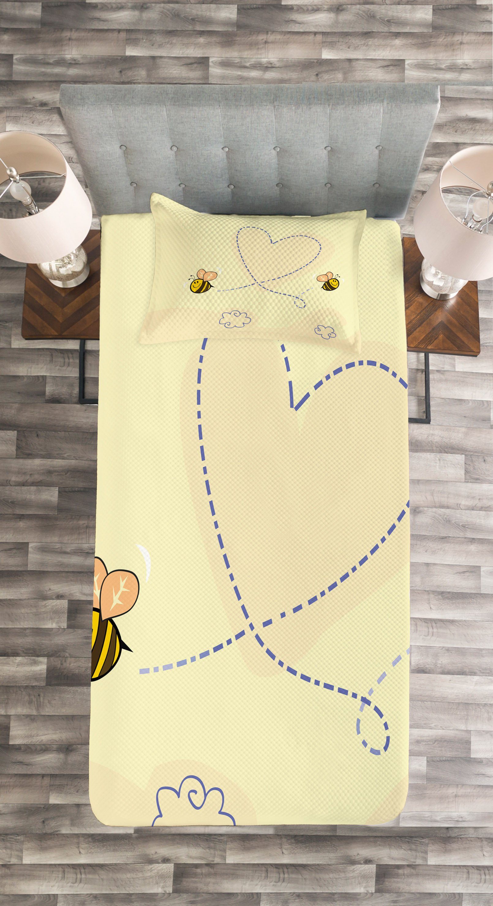 Bee Fliegen Tagesdecke Buzzing Waschbar, Herzform mit Kissenbezügen Honey Abakuhaus, Set