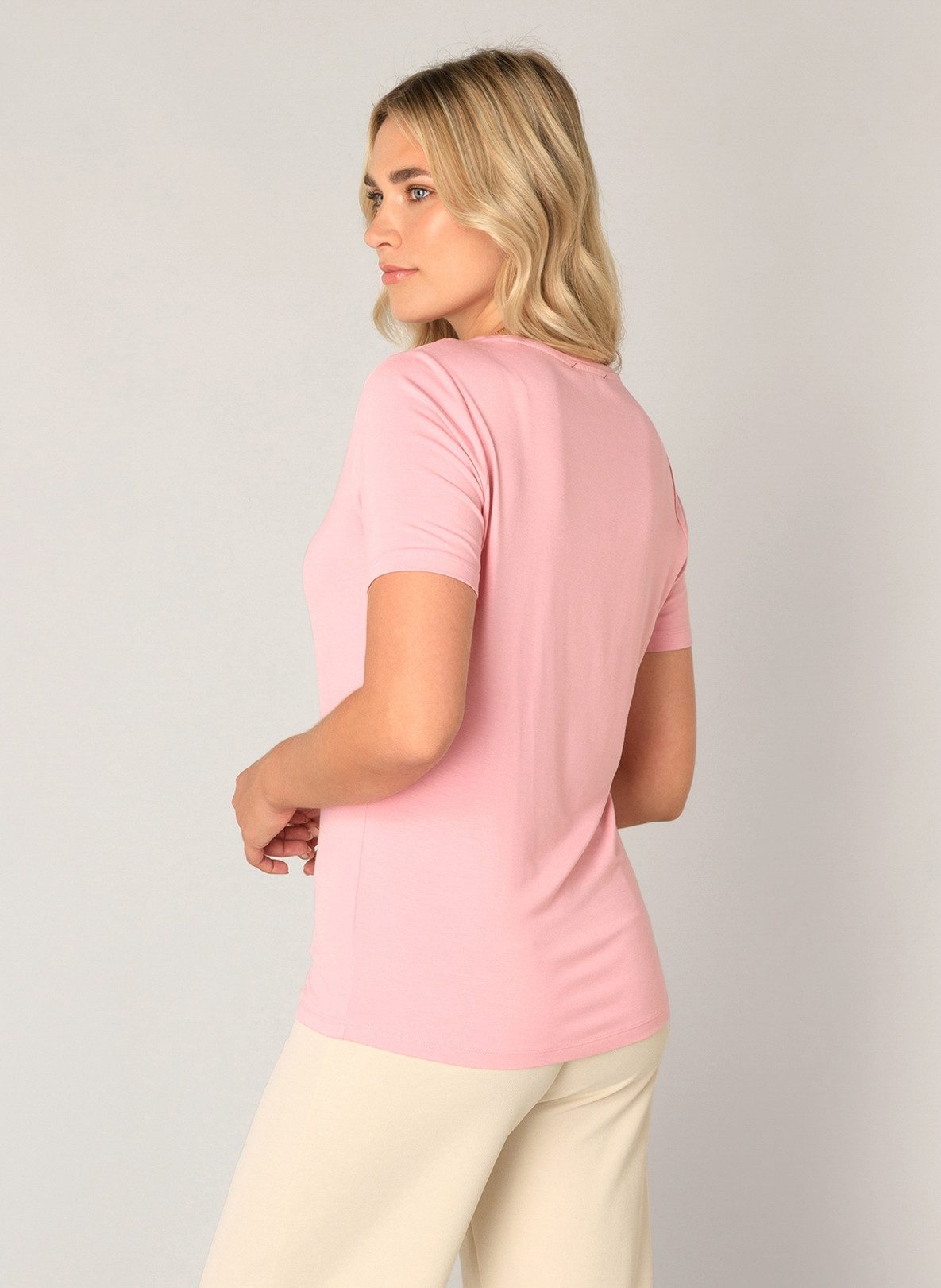 Base Level T-Shirt Yanic mit V-Ausschnitt günstig online kaufen