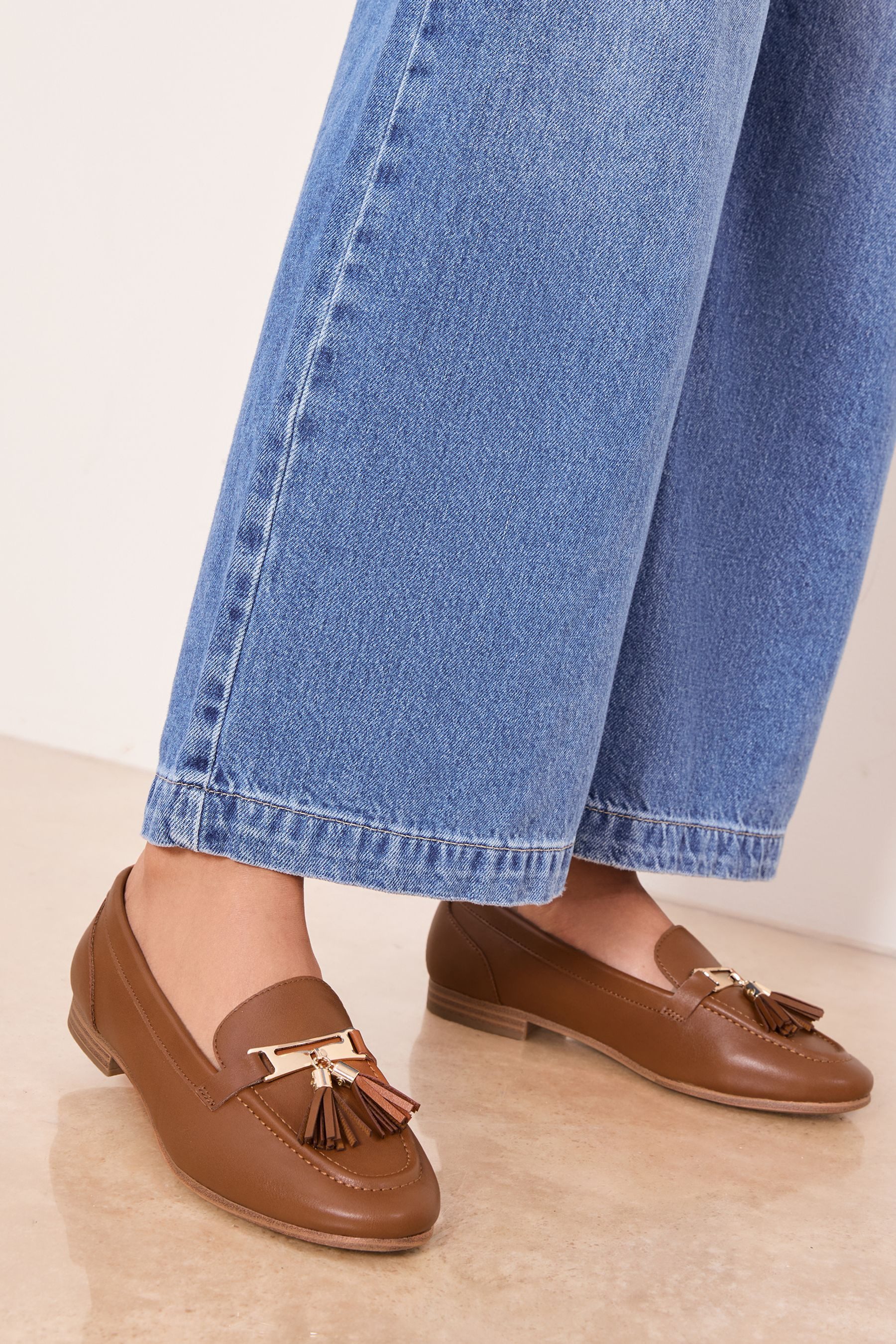 LIPSY Lipsy Loafer mit Quaste, weite Passform Loafer (1-tlg)
