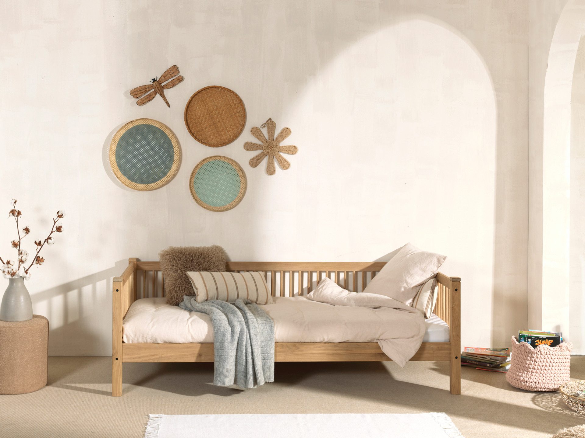 Vipack Einzelbett Forrest 90/200 aus massiver Eiche, Oberfläche geölt, stabil gebaut (B/H/T ca. 207,5x68x97,5cm, inkl. Massivholz Rolllattenrost), aus massiver Eiche geölt, LF 90x200 cm, wahlweise mit Bettschublade